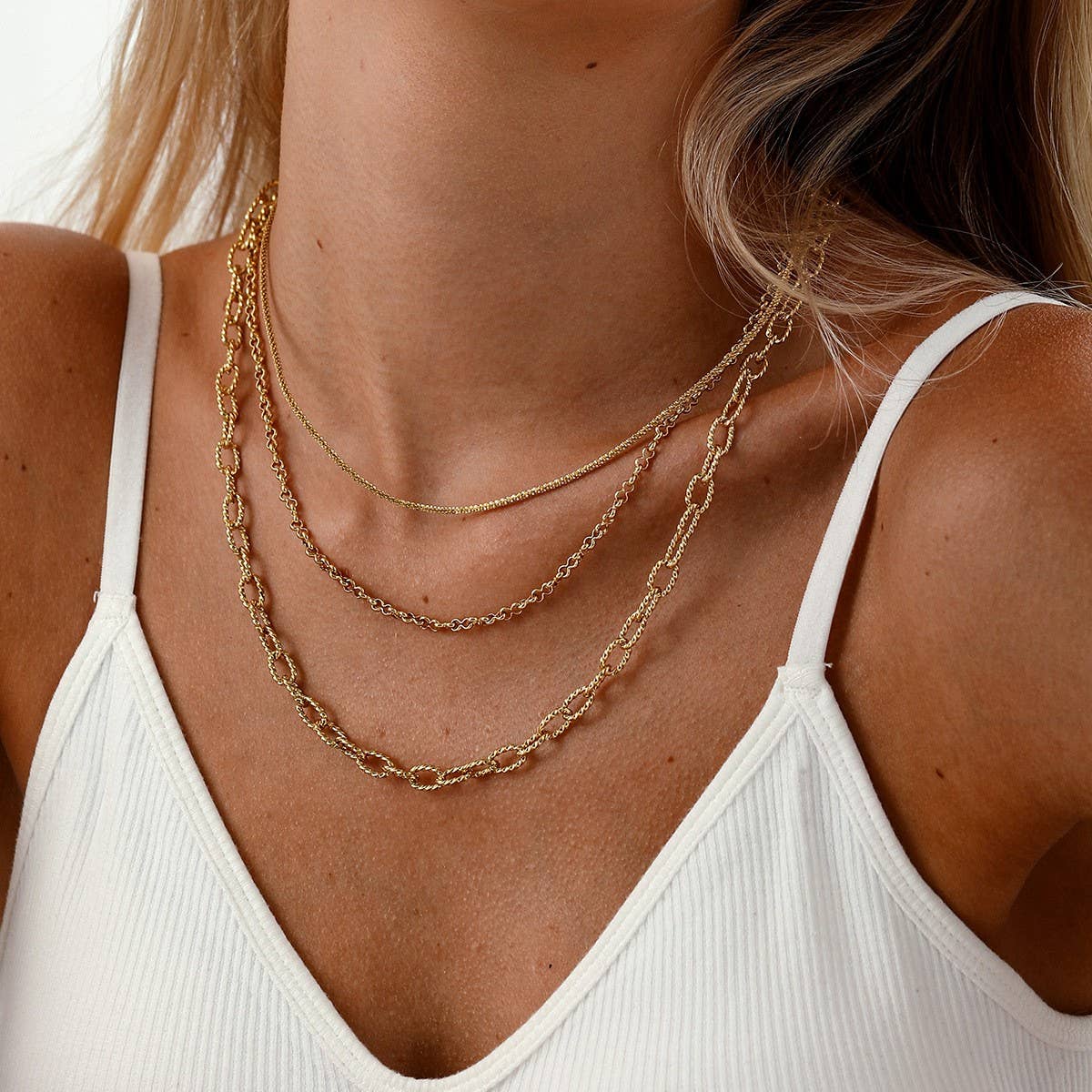 BRAIDED HOOP CLASP THREE-LAYER NECKLACE_CWMM3679