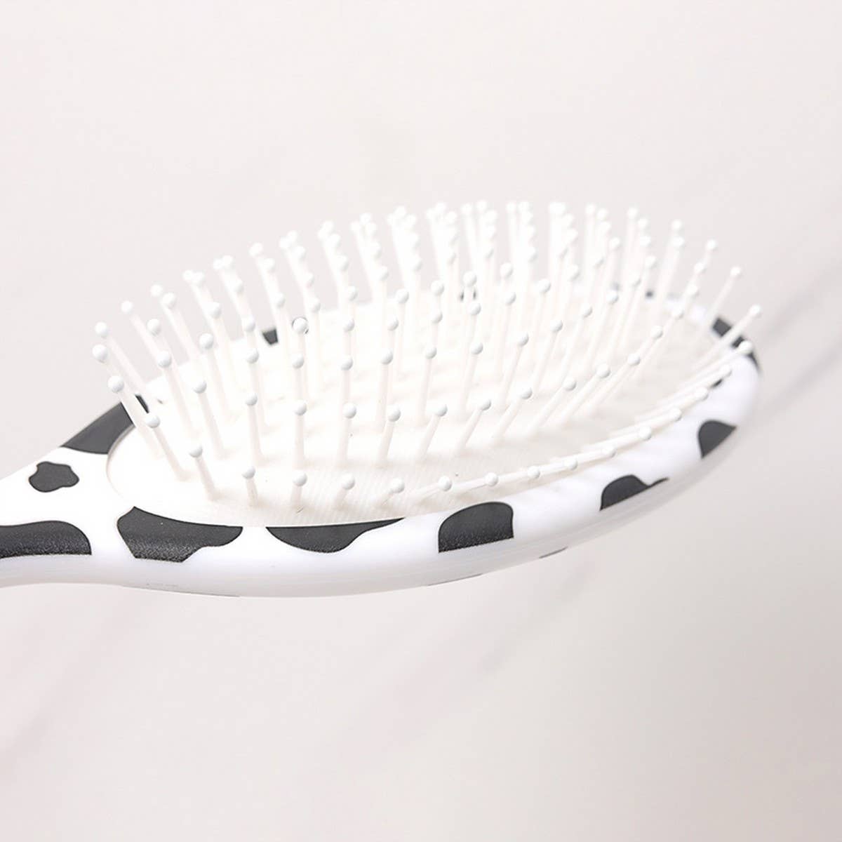 DUAL-PURPOSE CUTE CARTOON COW OVAL COMB