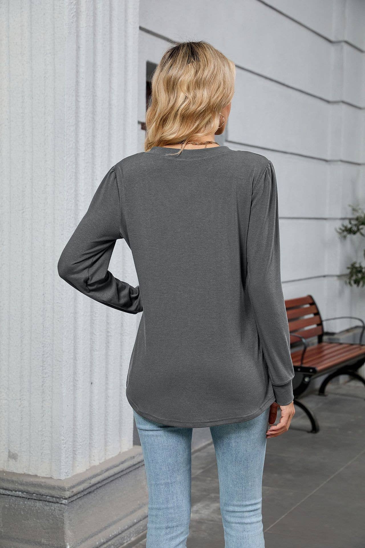 Solid-color V-neck striped long-sleeved T-shirt_CWTBLL4179