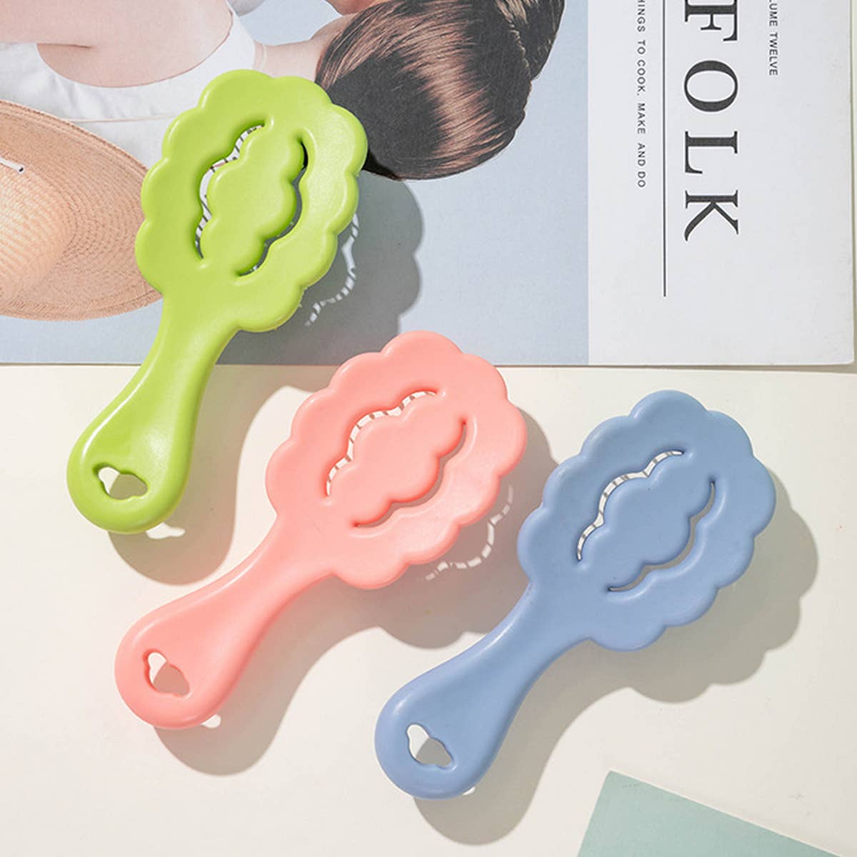 CUTE CARTOON CLOUD MINI MASSAGE COMB