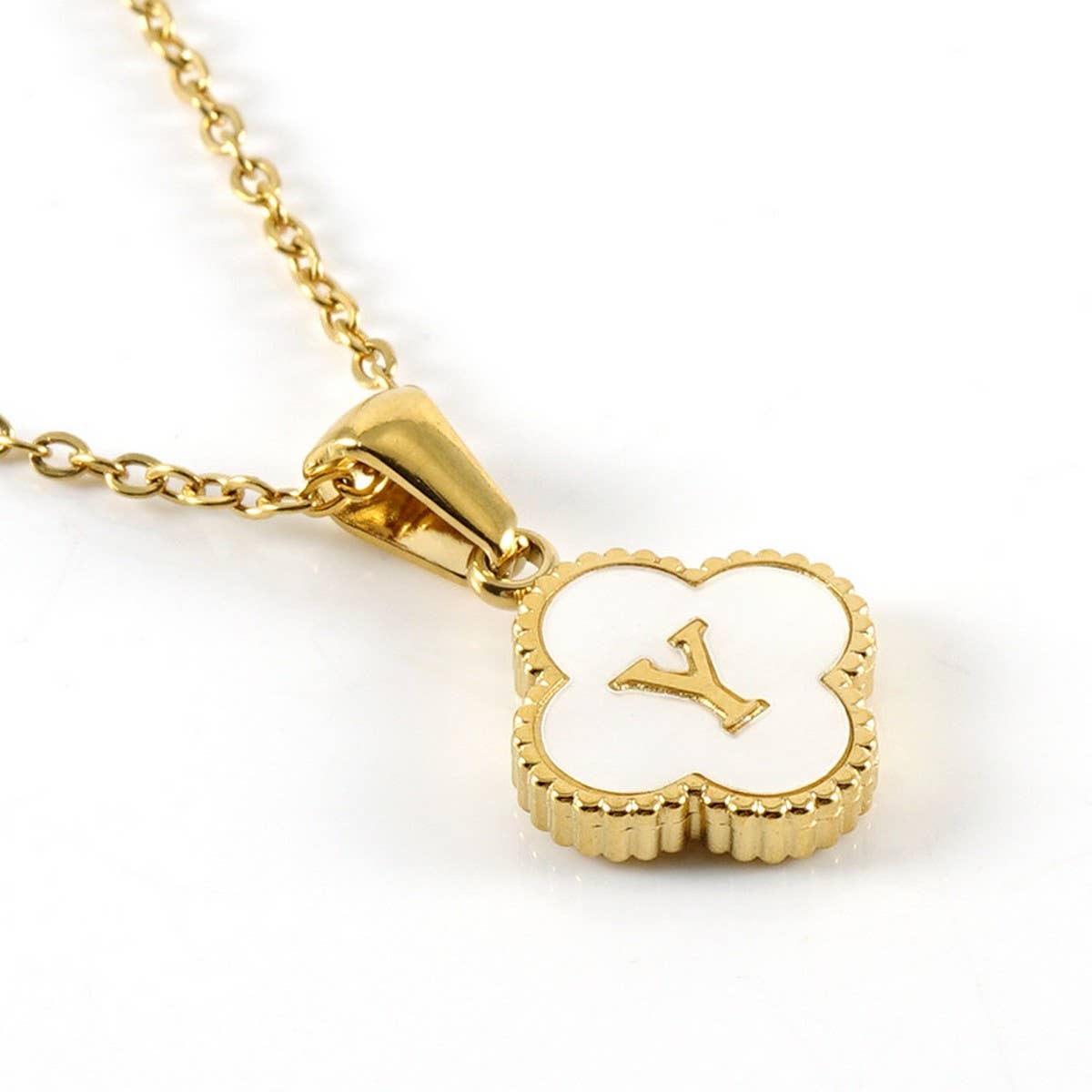 FOUR LEAF CLOVER 26 LETTER SHELL PENDANT NECKLACE
