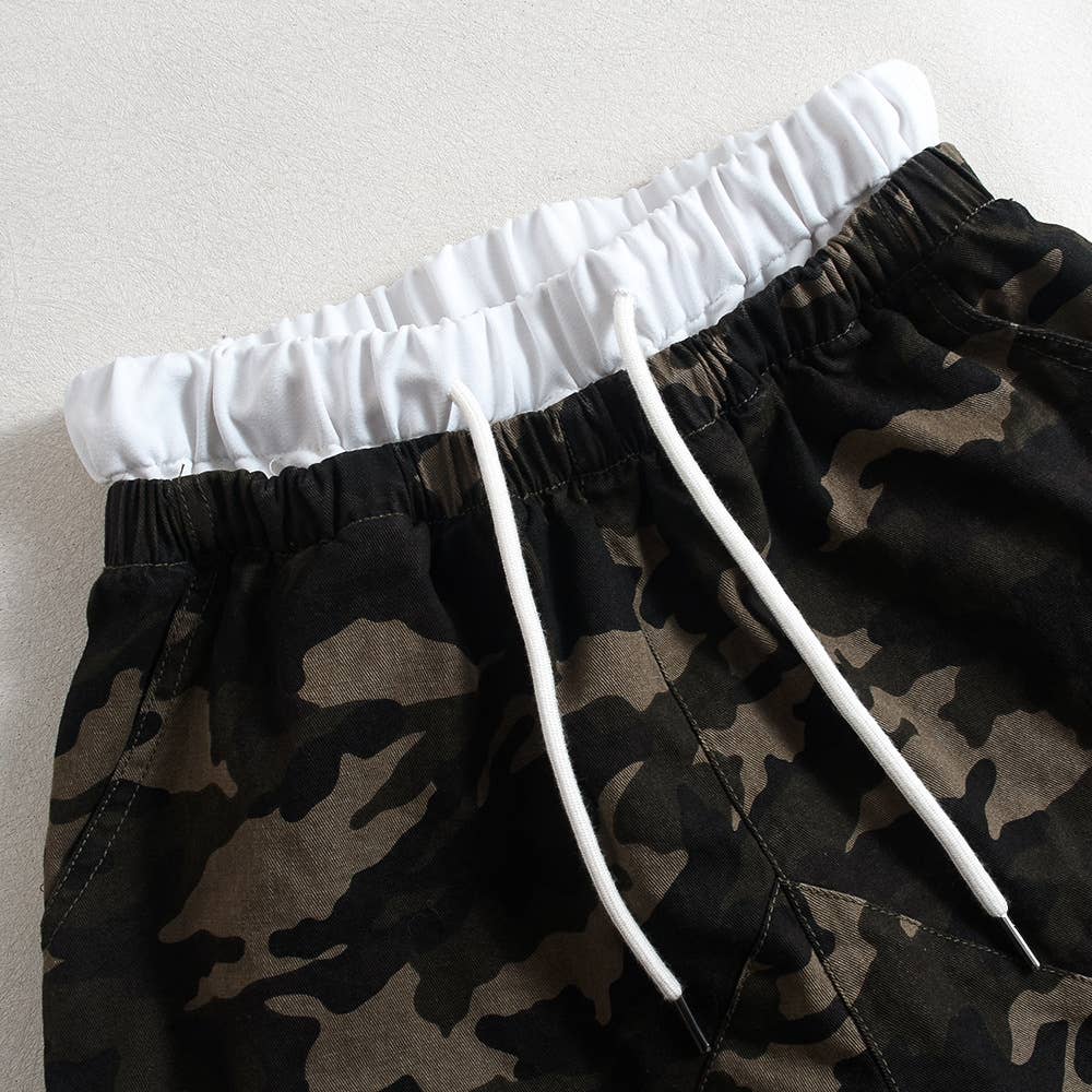 Color-blocking multi-pocket camouflage shorts