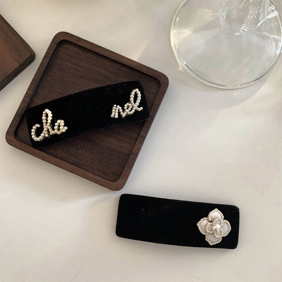 CAMELLIA PEARL BLACK SMALL FRAGRANCE HAIR CLIP