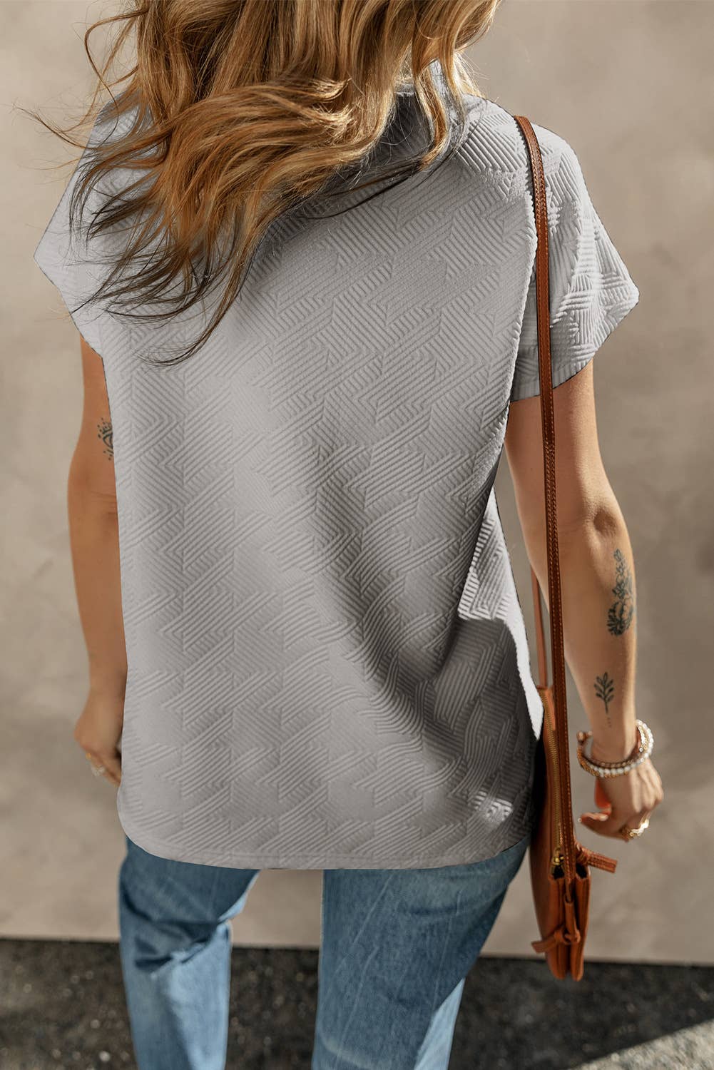 Solid-color V-neck slit short-sleeved T-shirt