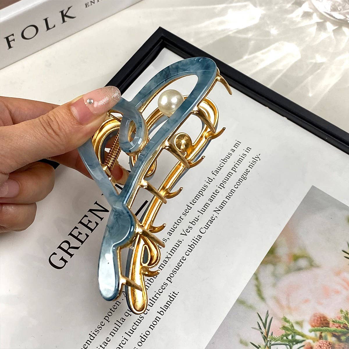 SWEET AND VERSATILE HEART HOLLOW HAIRPIN