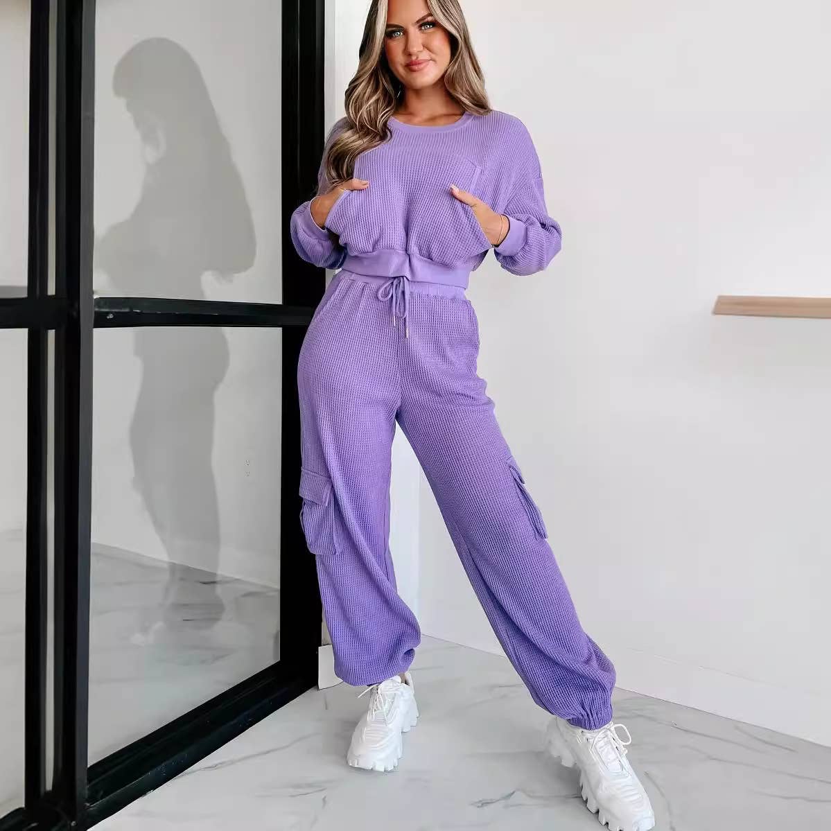 Waffle top and casual tight-fitting trousers set