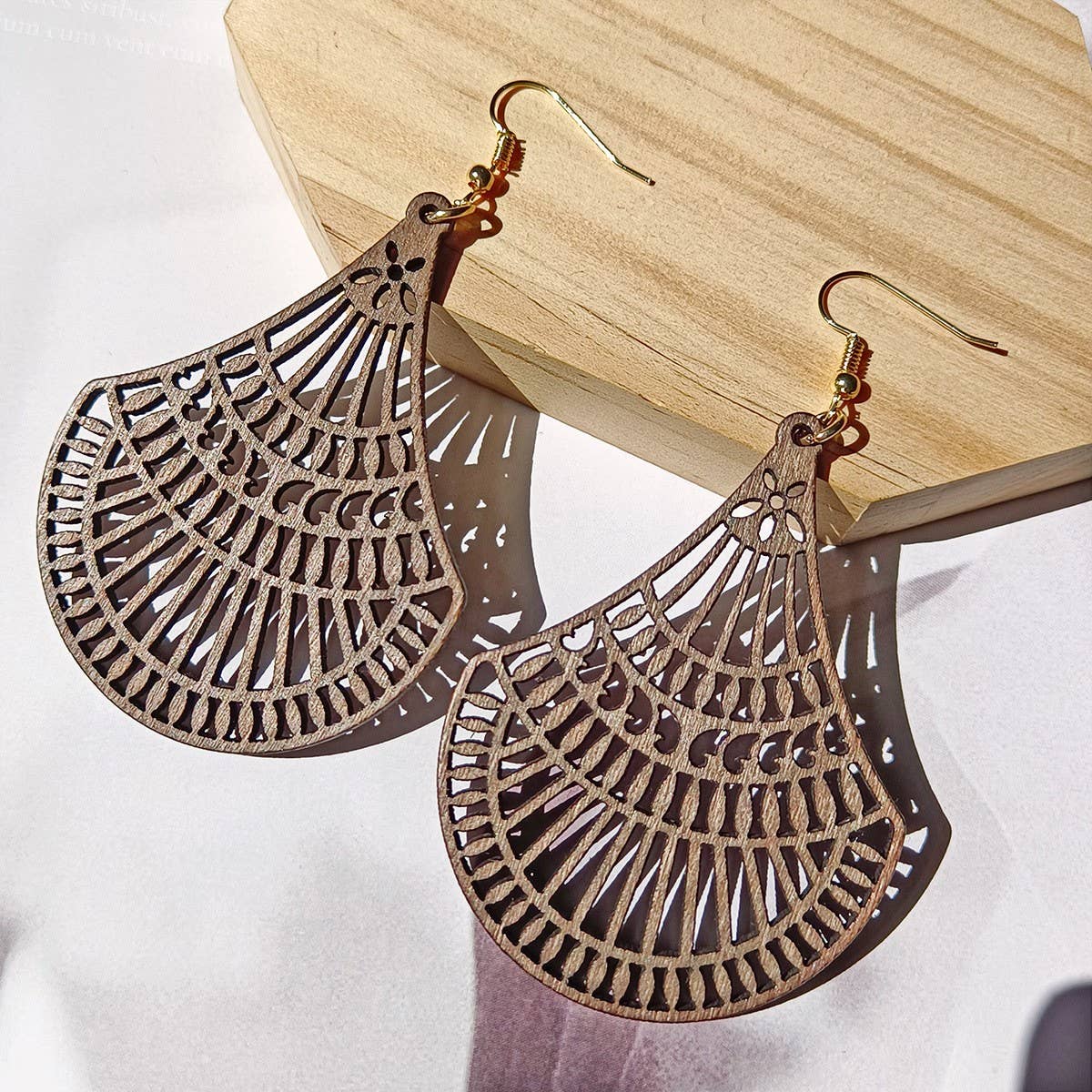 SIMPLE AND FASHIONABLE HOLLOW WATER DROP EARRINGS