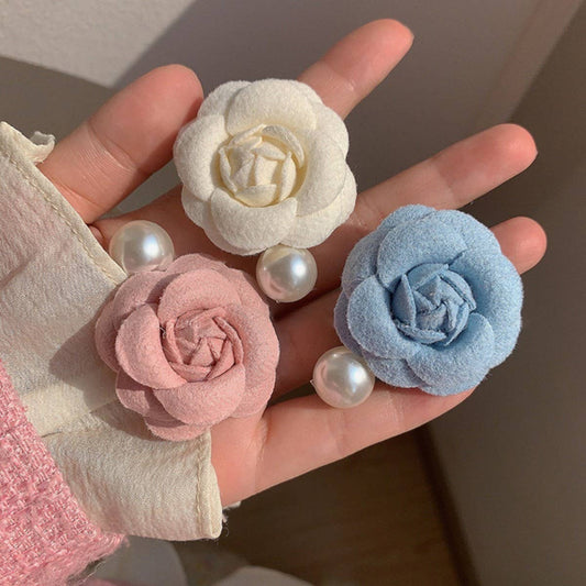 PEARL THREE-DIMENSIONAL CAMELLIA HAIR CLIP_CWAHA0947