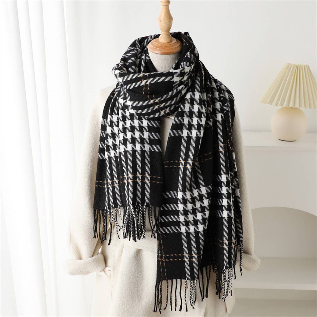 Retro Houndstooth Scarf with Soft Fringe_CWASC2755