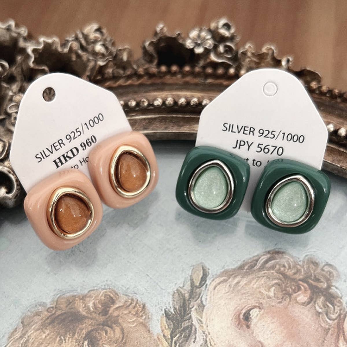 VINTAGE RESIN WATER DROP EARRINGS