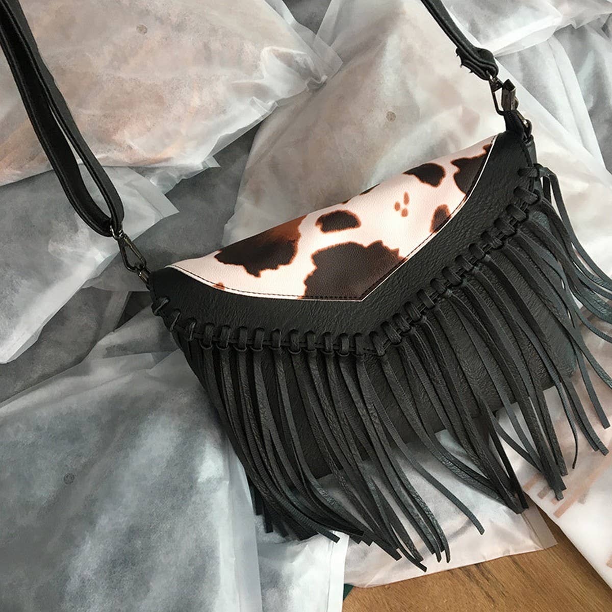 CWAB4565_LEOPARD PRINT TASSEL CHAIN SHOULDER BAG