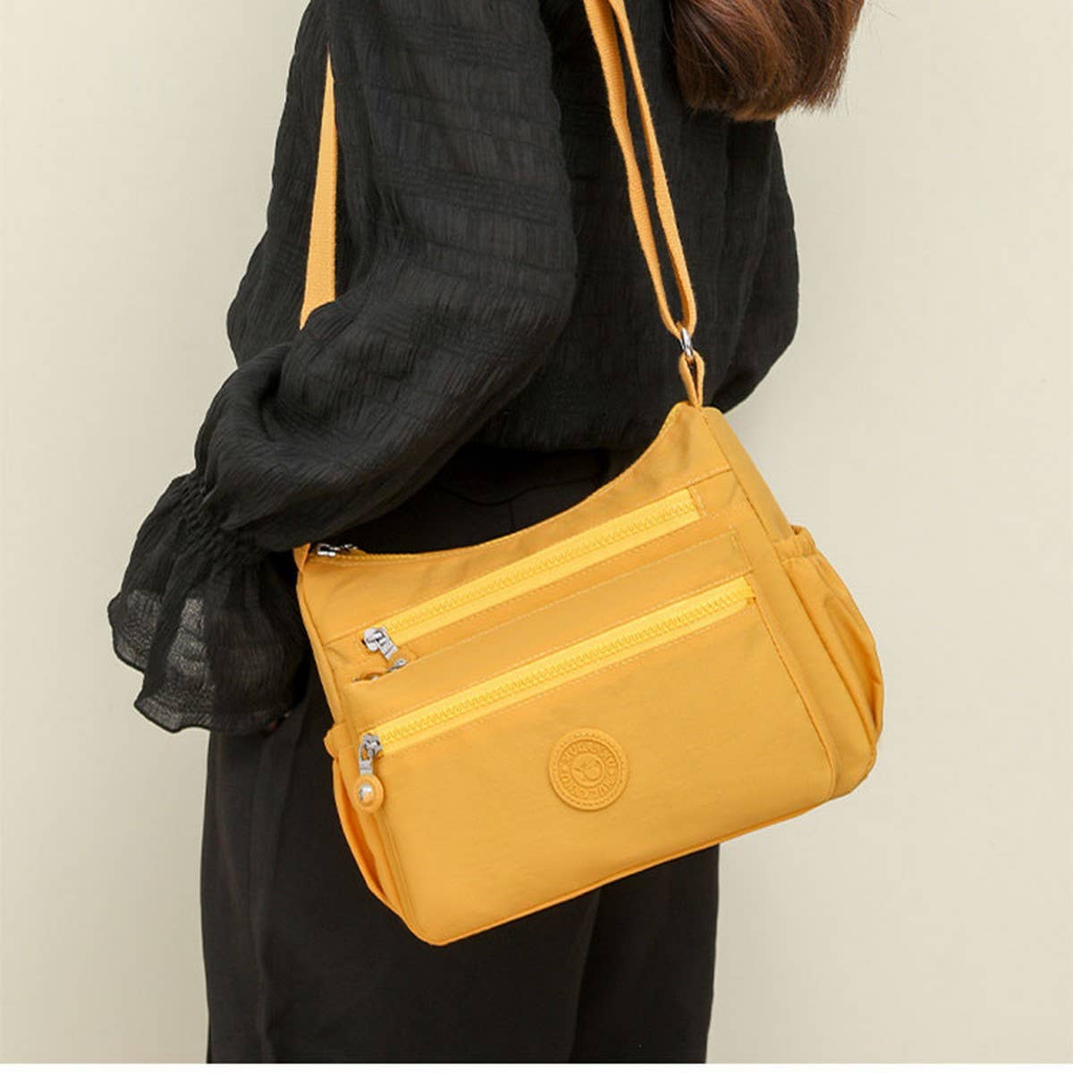 LIGHTWEIGHT NYLON MULTI-LAYER SHOULDER BAG