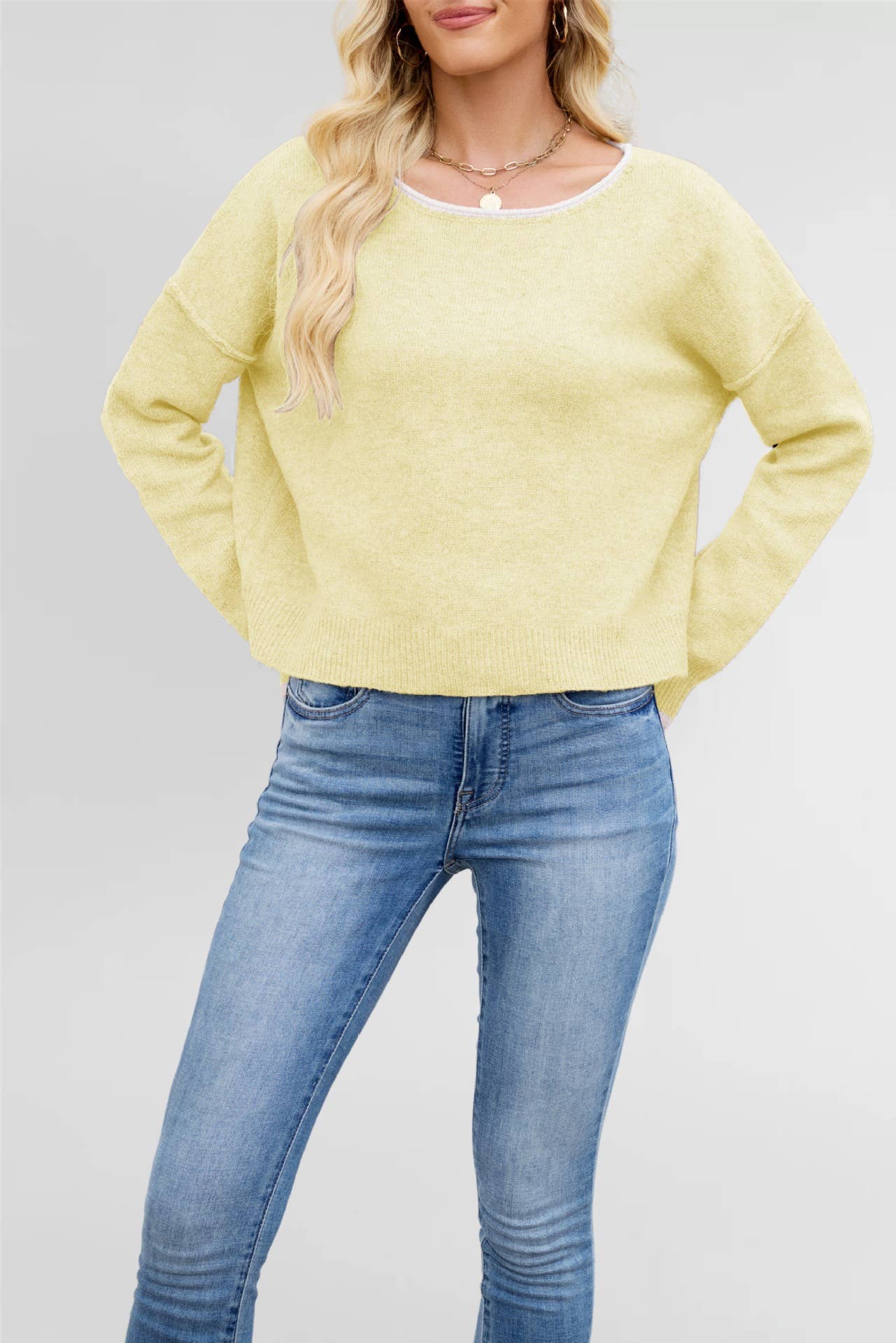 Round-neck,color-blocked loose pullover sweater
