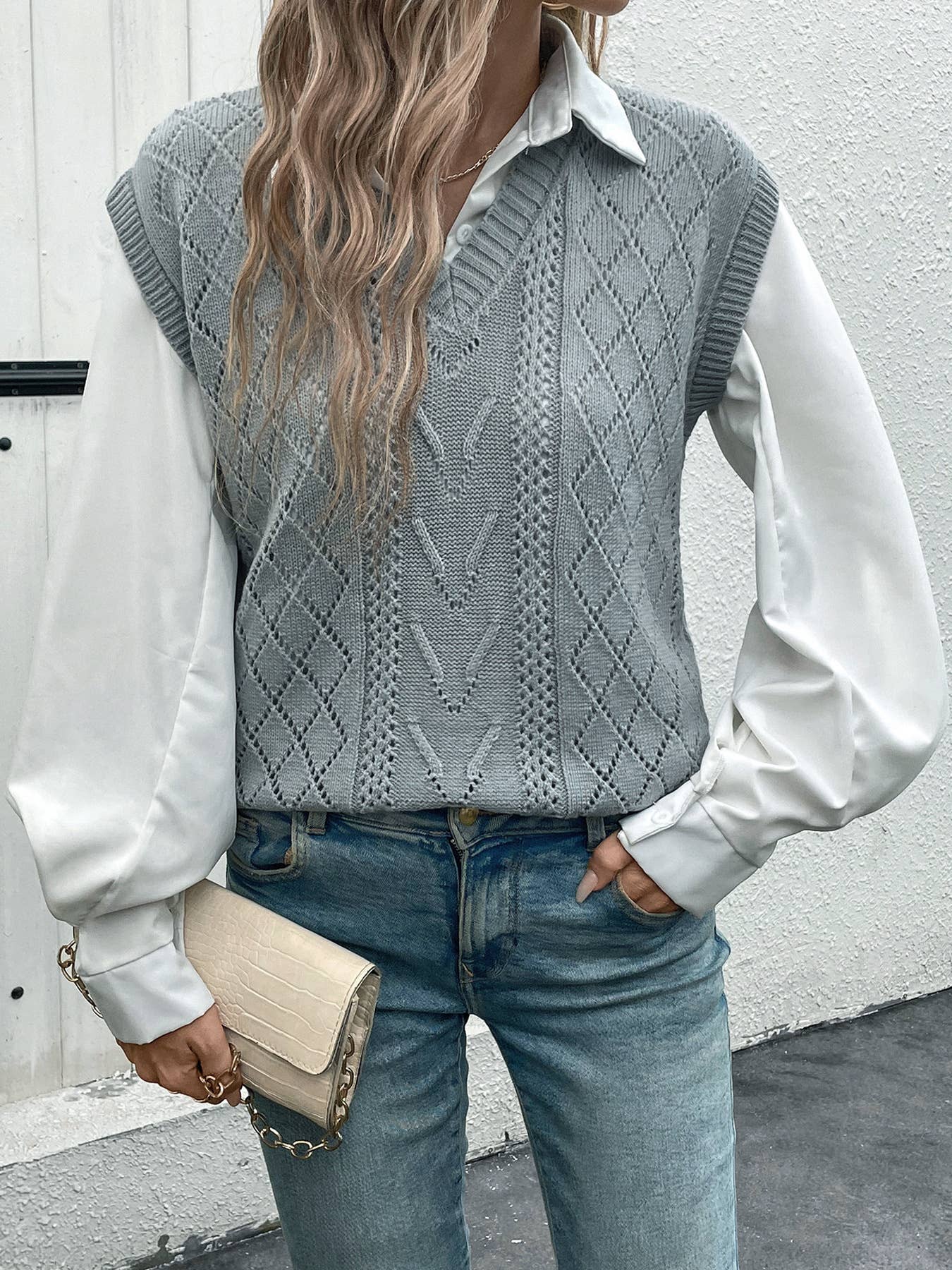 Twisted V-neck pullover knitted vest