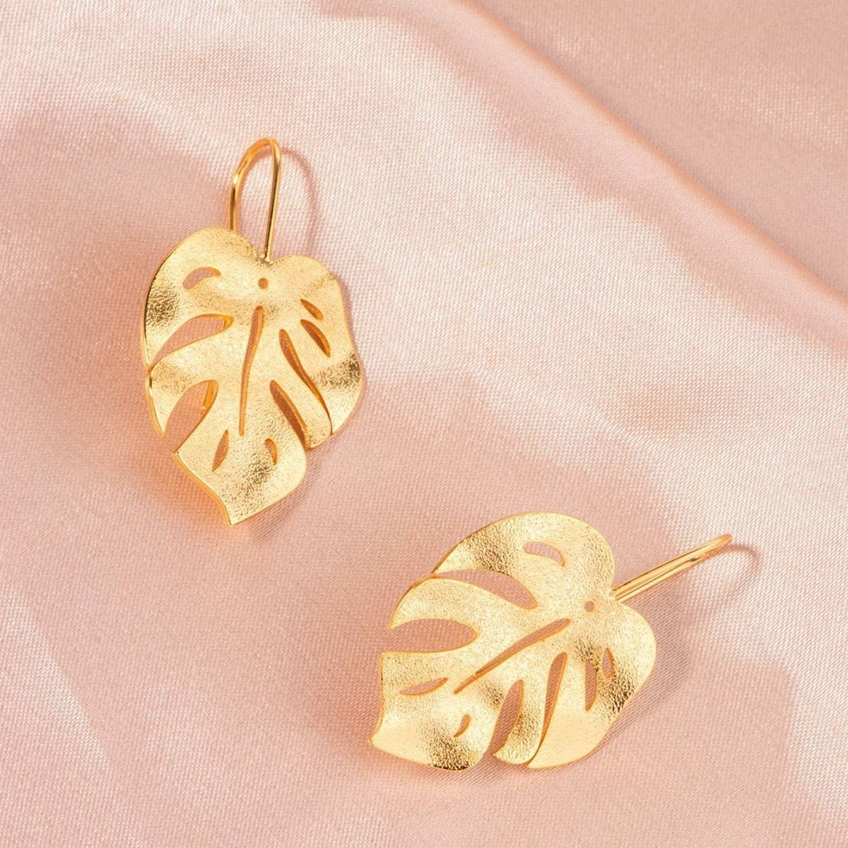FASHIONABLE GOLD-PLATED FLAT HOLLOW LEAF EARRINGS