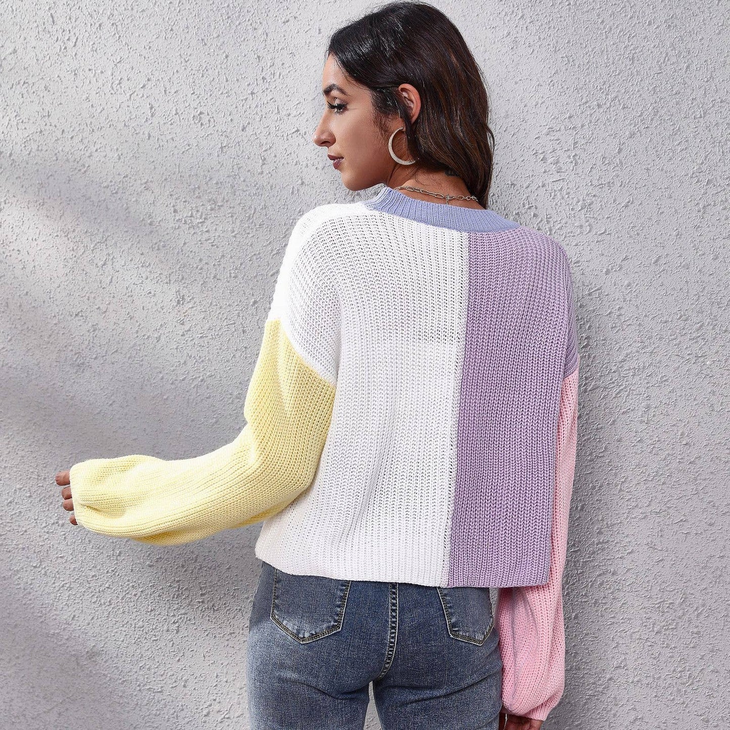 Knitted cardigan with colored lantern sleeves