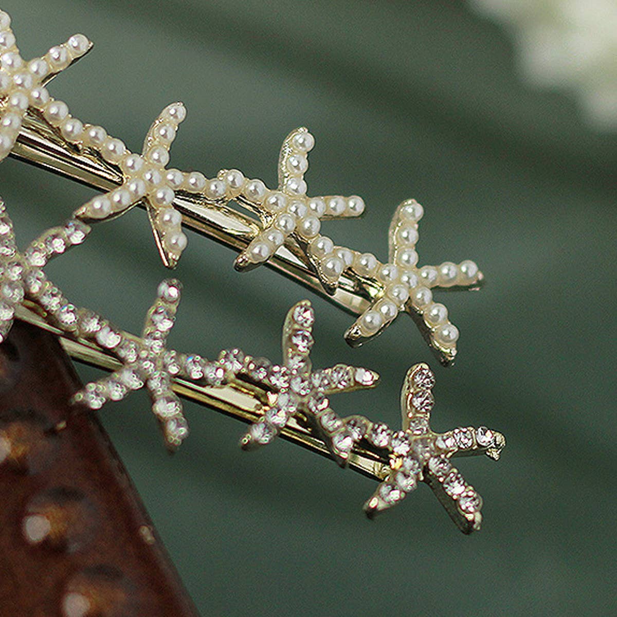 SHIMMERING LOVE HAIR PIN WITH SPARKLING DIAMONDS_CWAHA1207