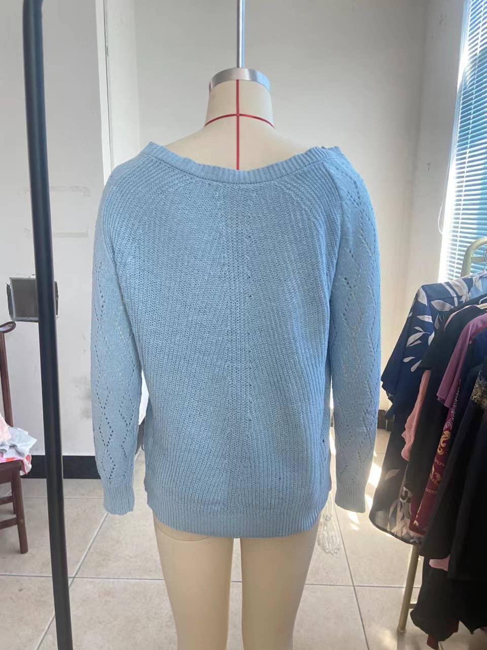 HOLLOW-OUT PATTERN SOLID COLOR CREW NECK SWEATER