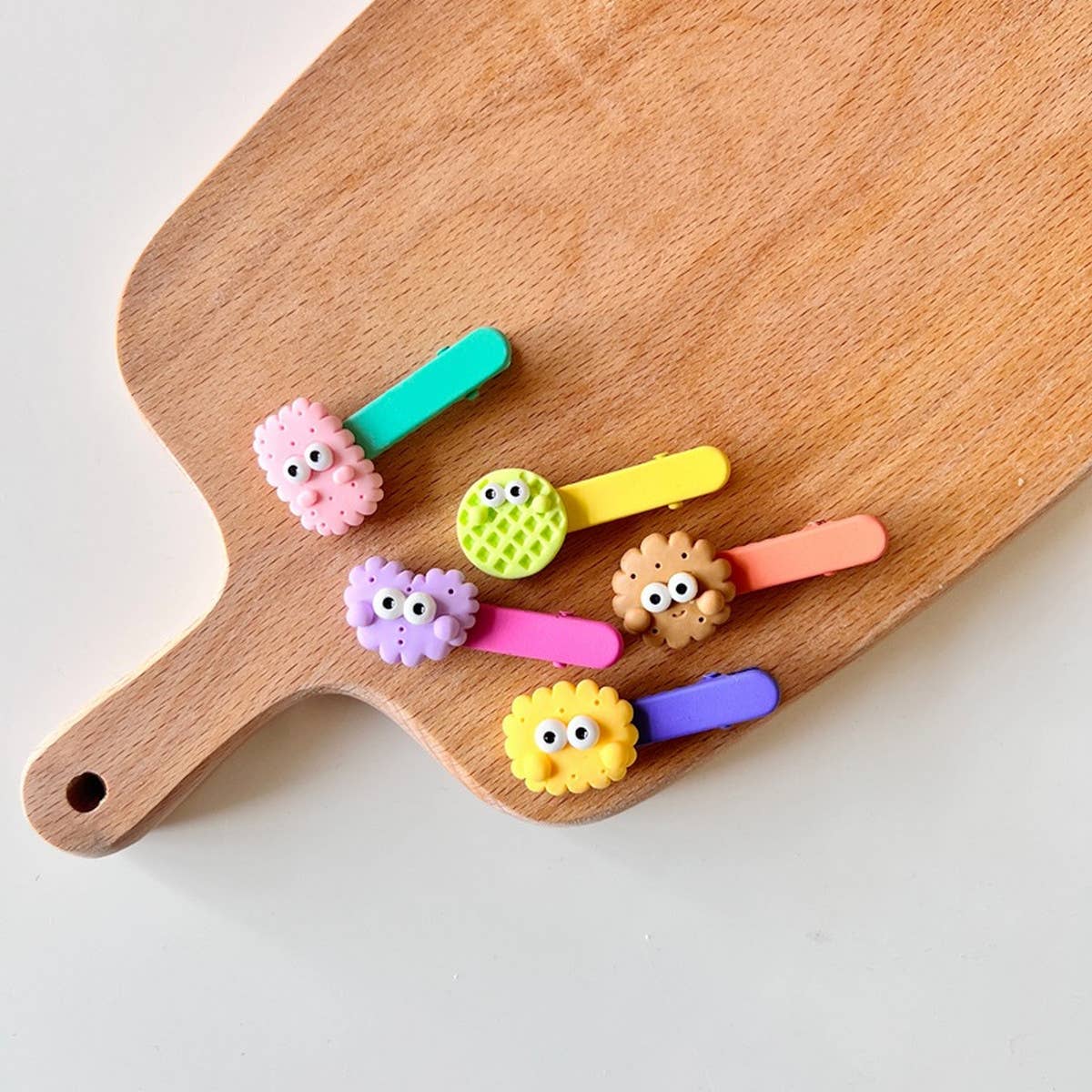 CHILDREN'S COLORFUL BISCUIT HAIRPIN