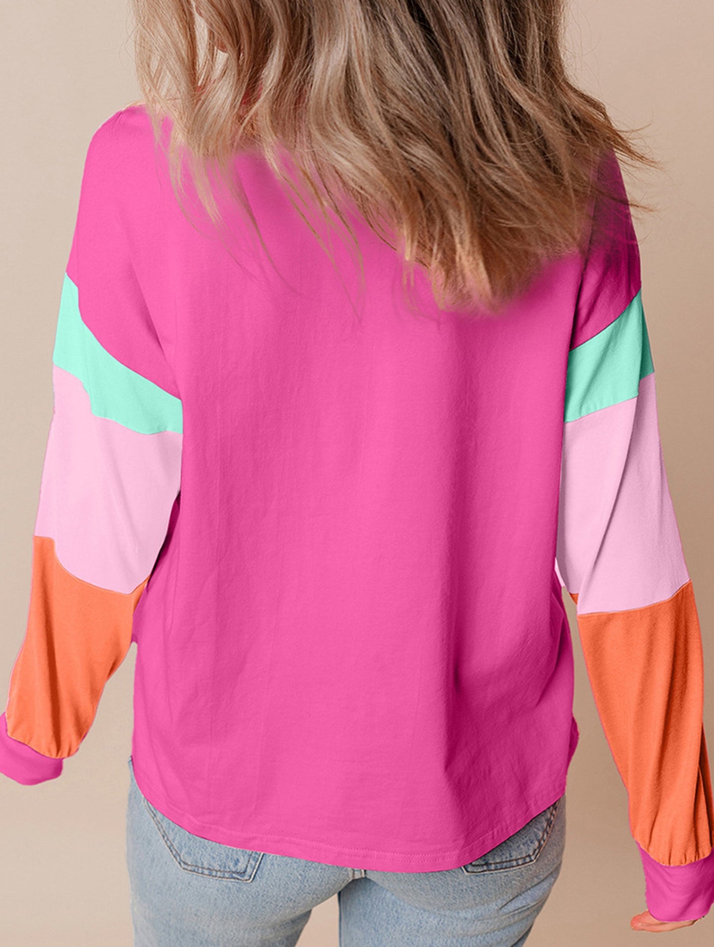 Long-sleeved pullover with a round neck