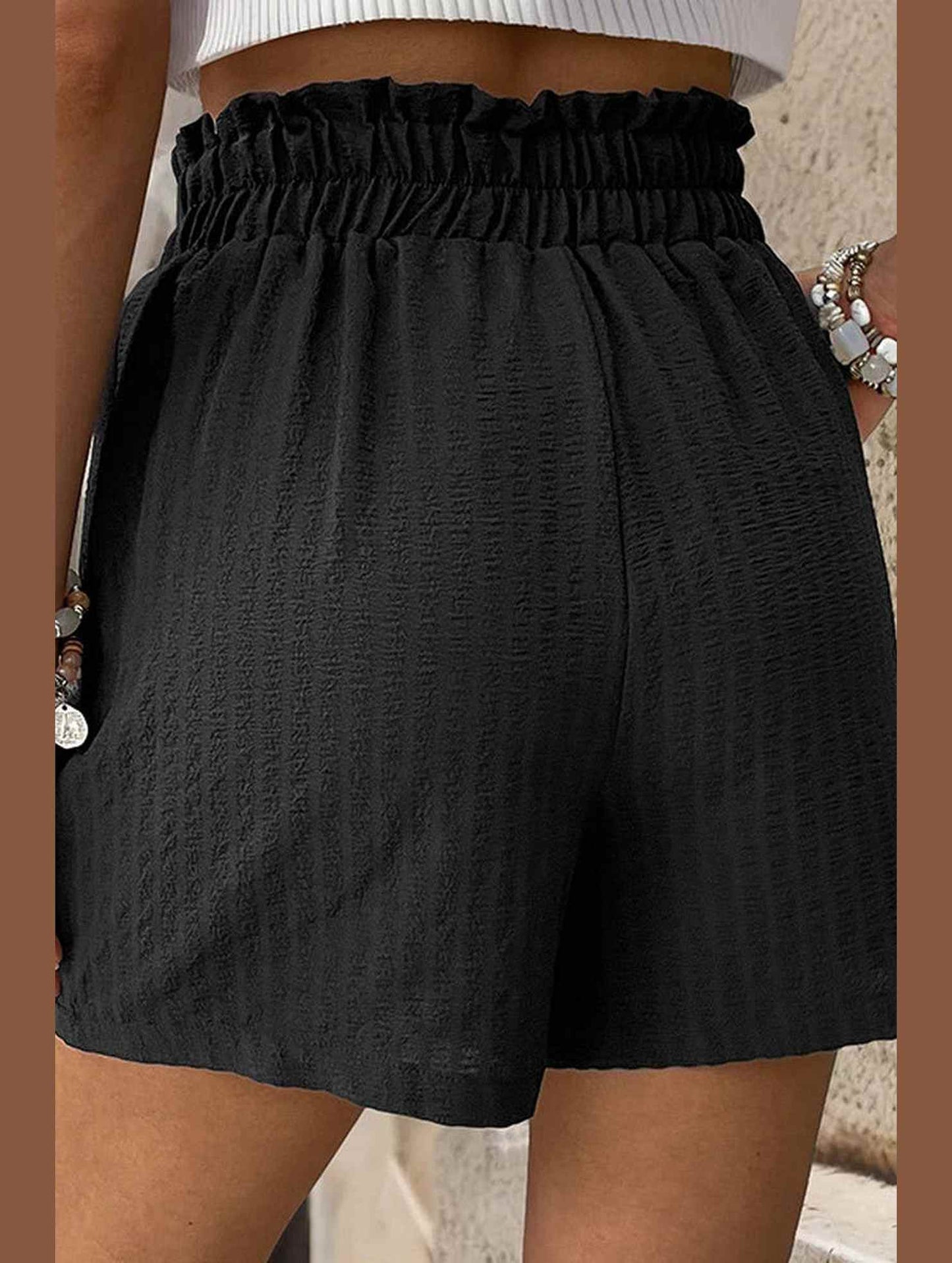 BLACK CRINKLE HIGH WAISTED STRAIGHT LEG SHORTS_CWBSP0186