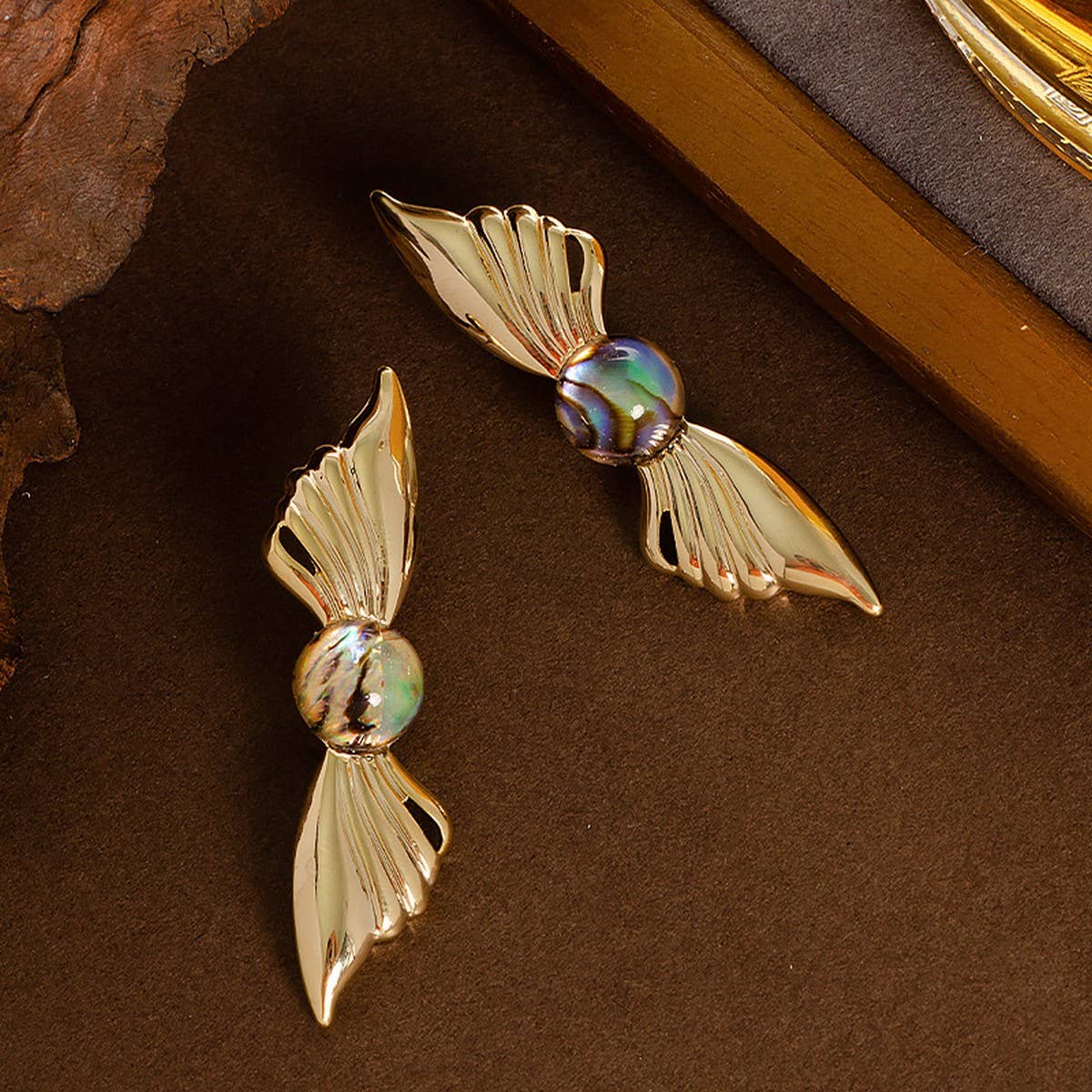 ANGEL'S WINGS ABALONE SILVER NEEDLE EARRINGS_CWMM4337