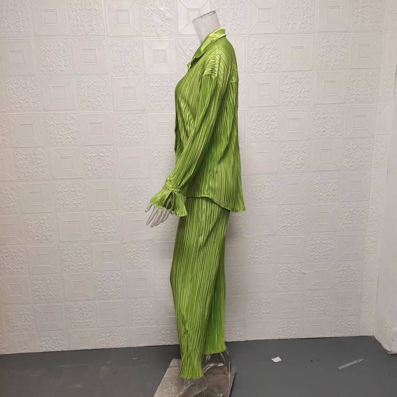 Fashion Pleated Shirt with Split Long Sleeve Set