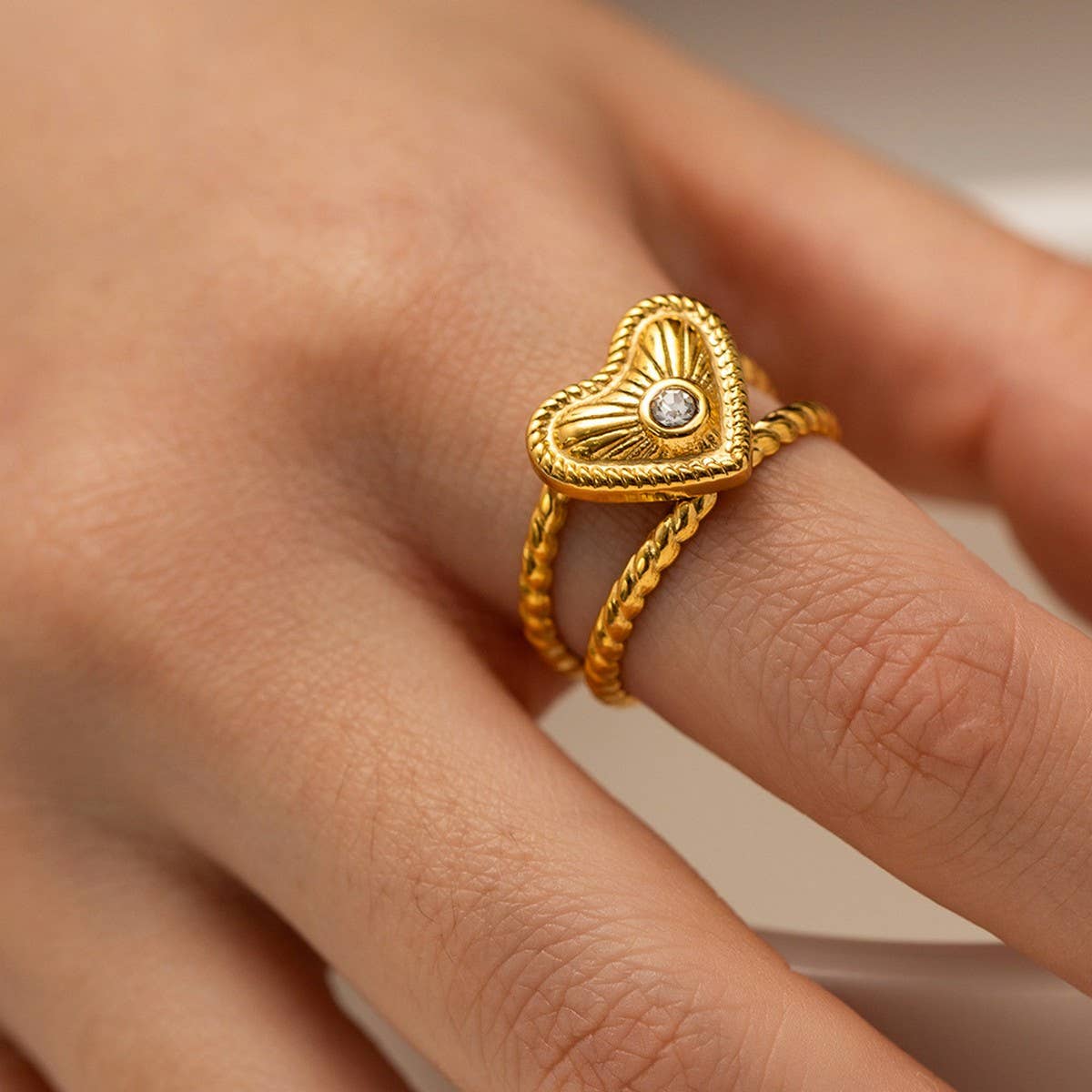 18K GOLD-PLATED ZIRCON INLAID HEART RING_CWAJE1247