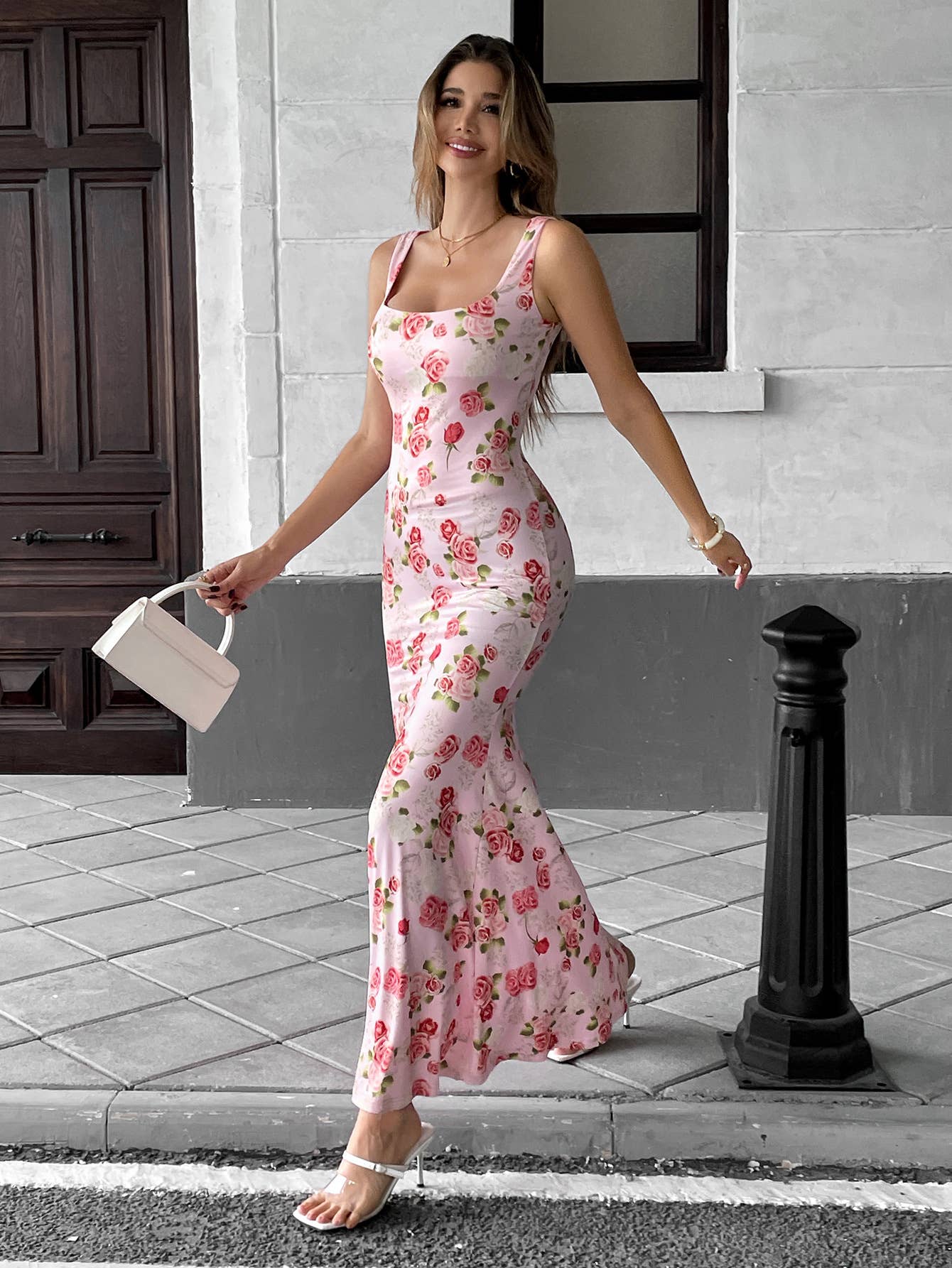 Printed design long, figure-hugging dress