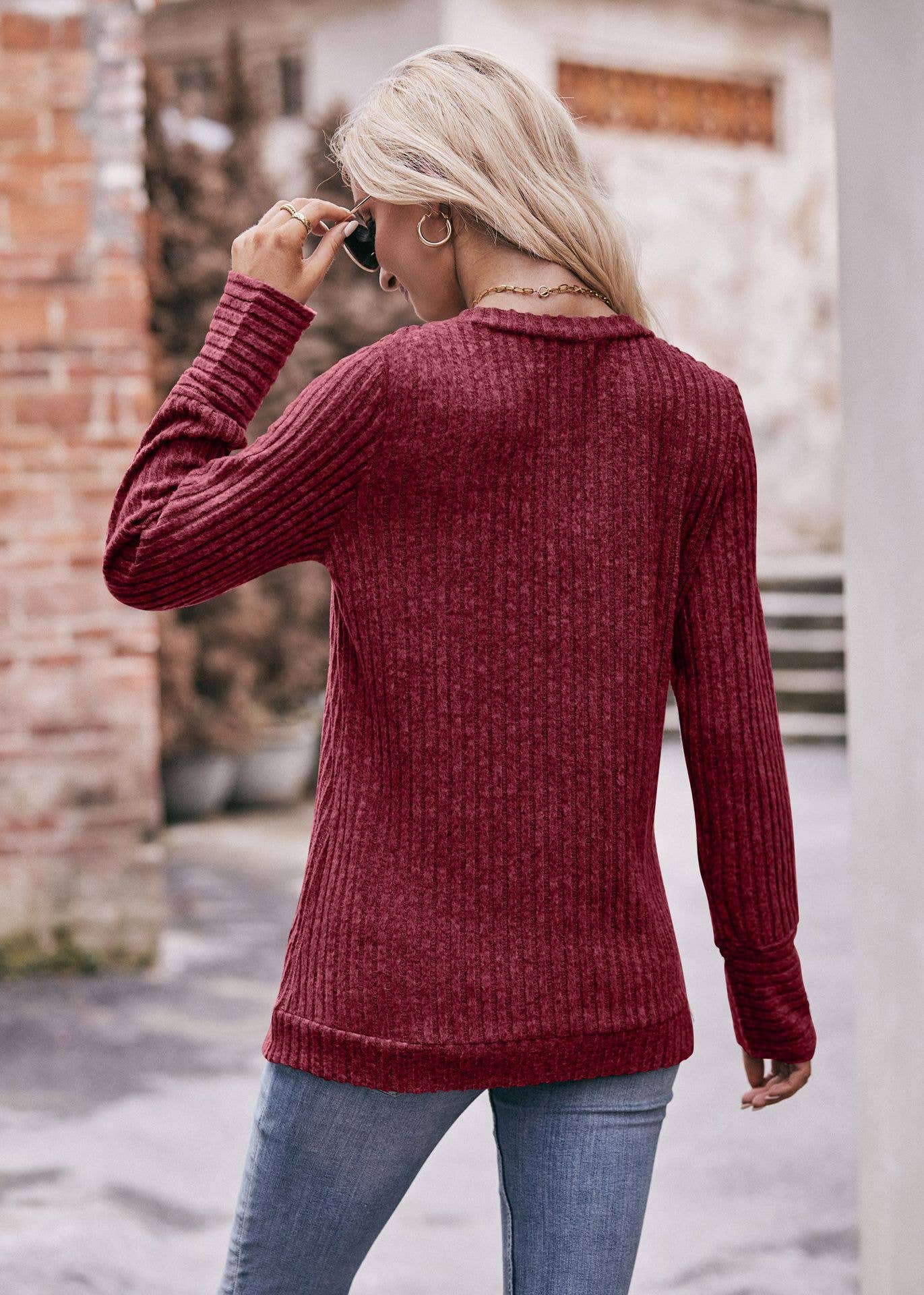 Sharpened pit stripe V-neck fashion T-shirt