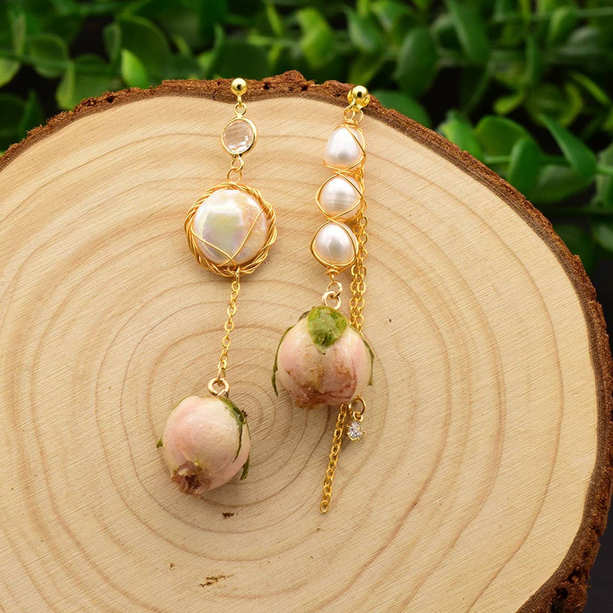NEW HIGH-END RETRO FLOWER PEARL EARRINGS