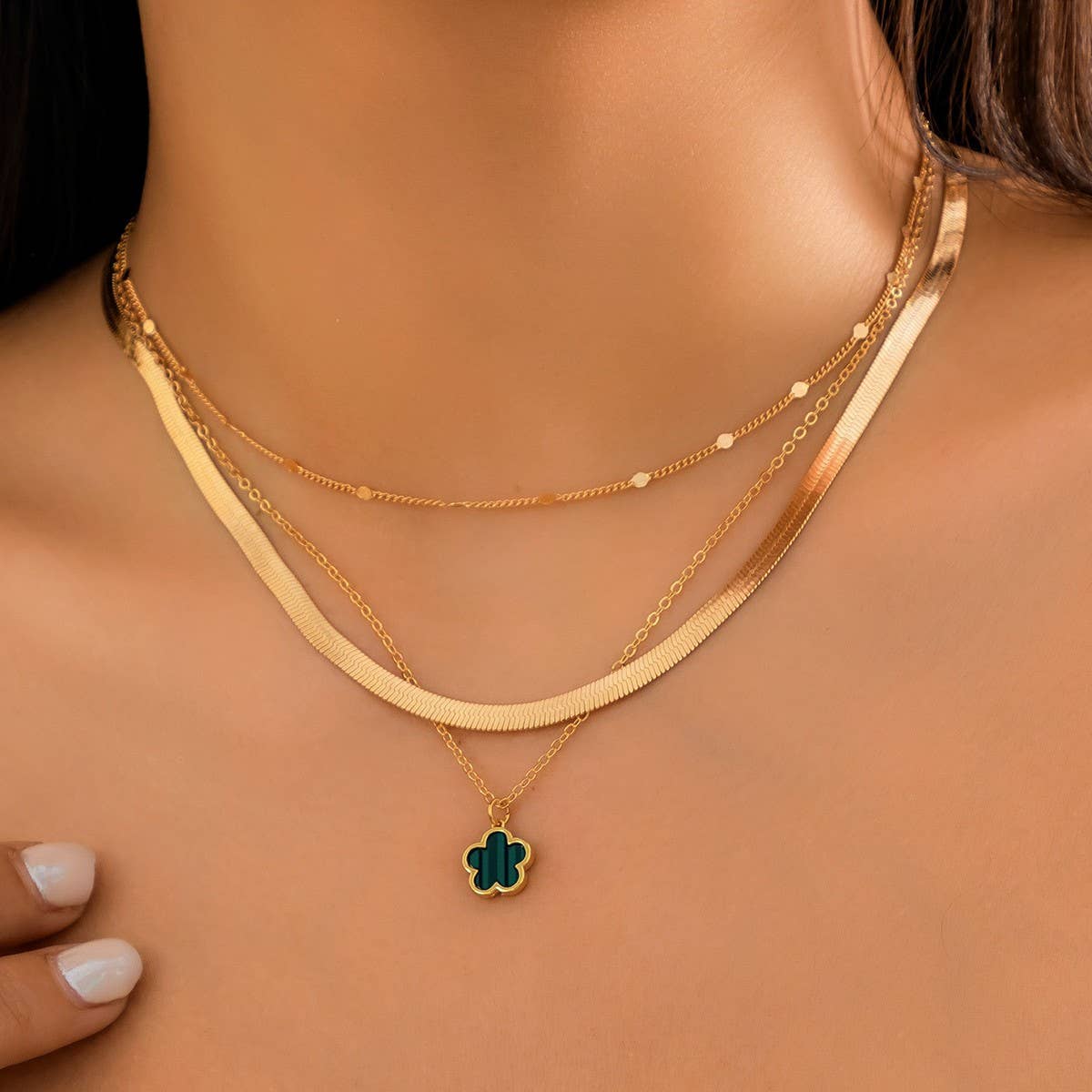 FIVE LEAF GRASS COLORFUL SNAKE BONE CHAIN NECKLACE