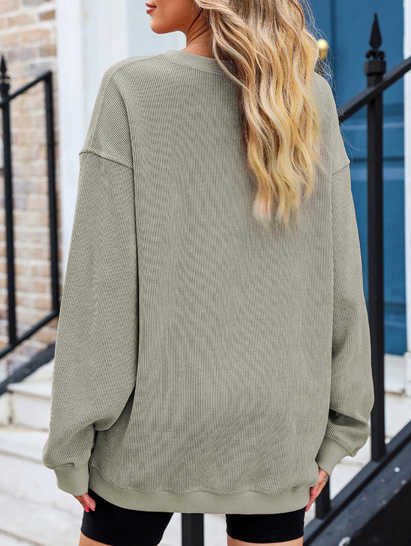 Long-sleeved ribbed sweater