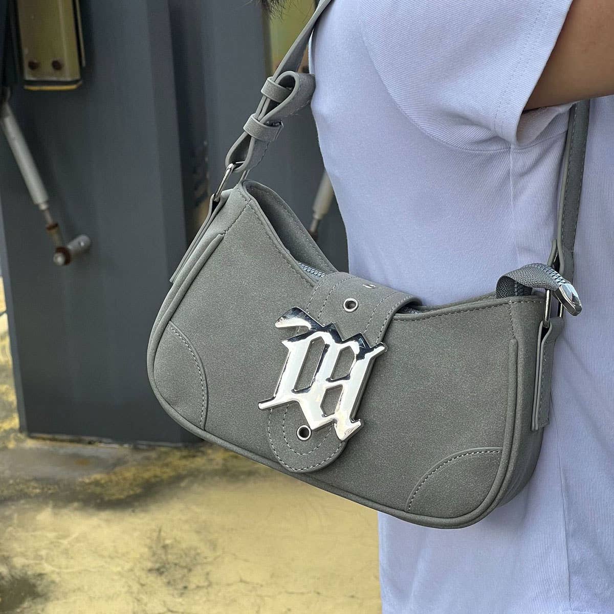 RETRO UNDERARM PORTABLE MESSENGER BAG_CWAB0968