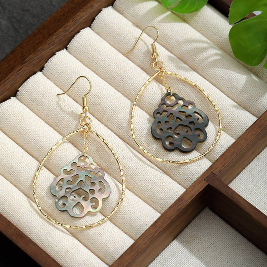 NATURAL SEA SHELL FLOWER-SHAPED HOLLOW EARRINGS