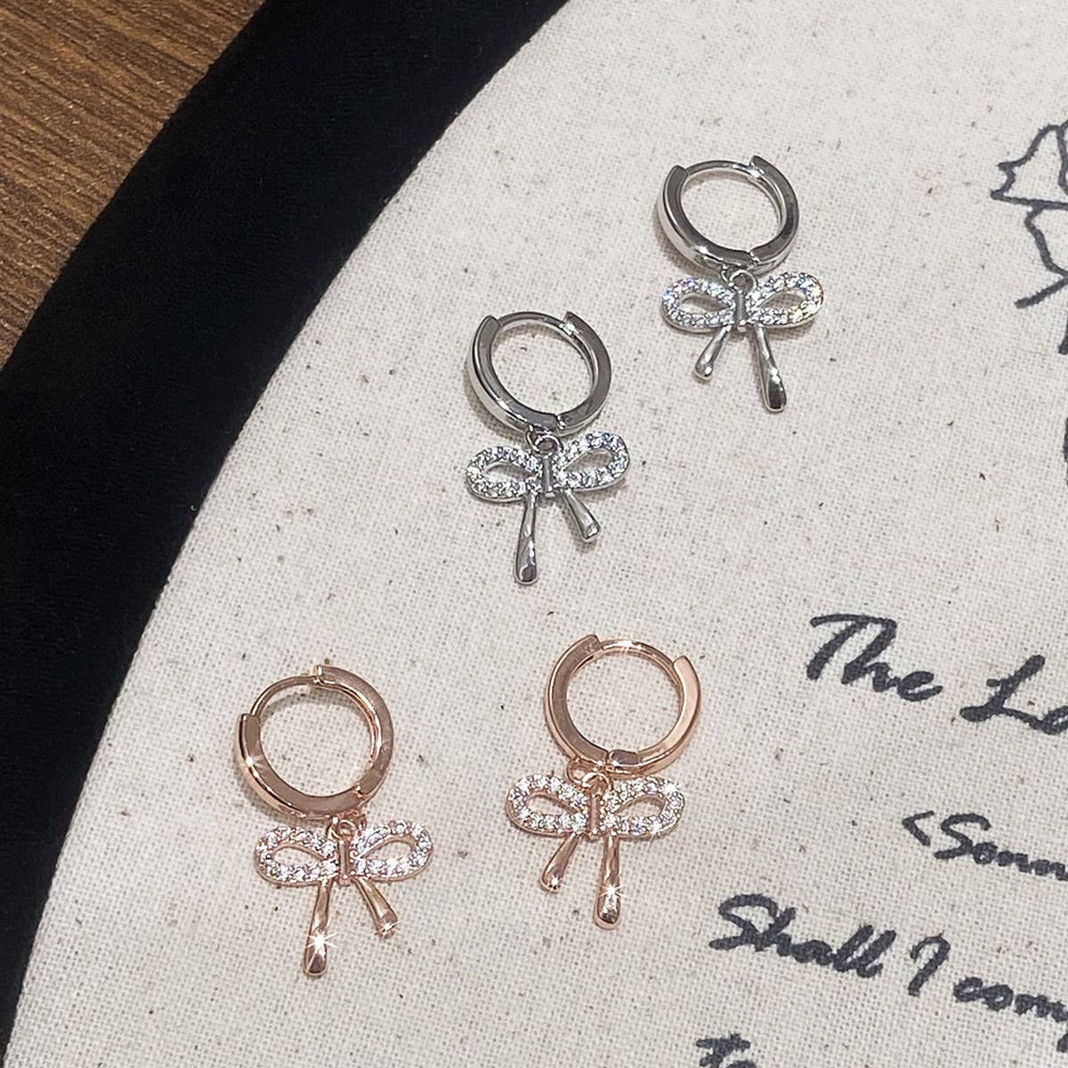 SIMPLE AND EXQUISITE MICRO-INLAID BOW EARRINGS