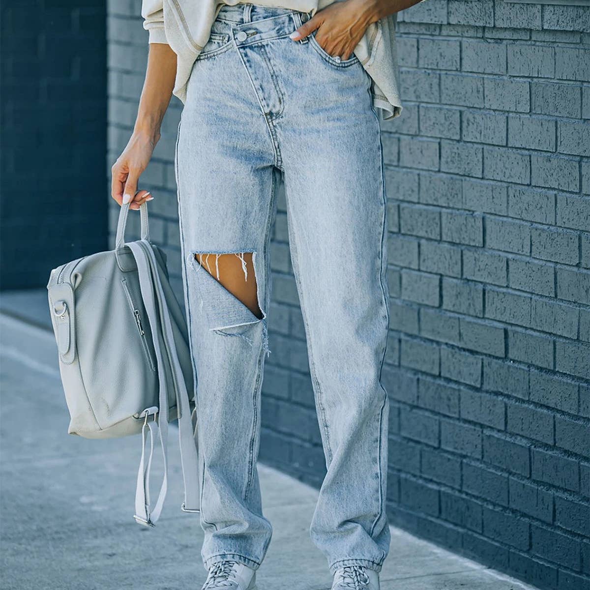 Distressed Irregular Hem Jeans ? Casual Denim