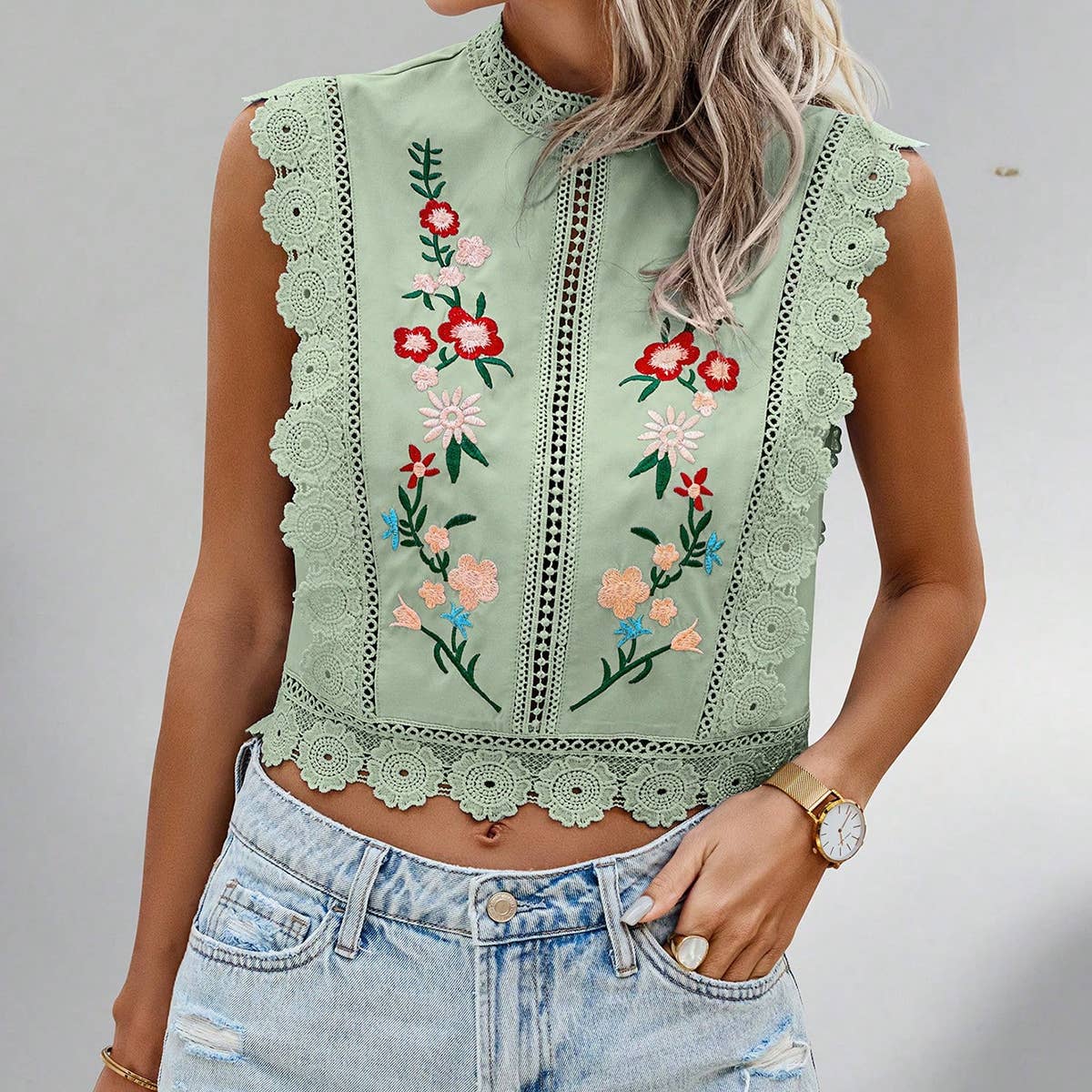 Lace embroidered round-neck hollowed-out T-shirt