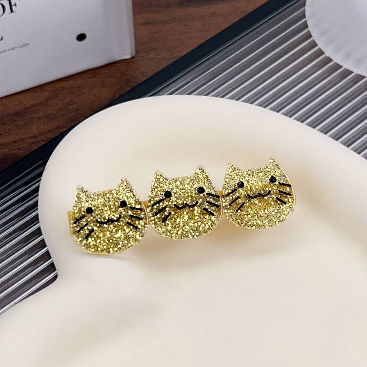 Side clip with sweet and elegant bangs hair clip