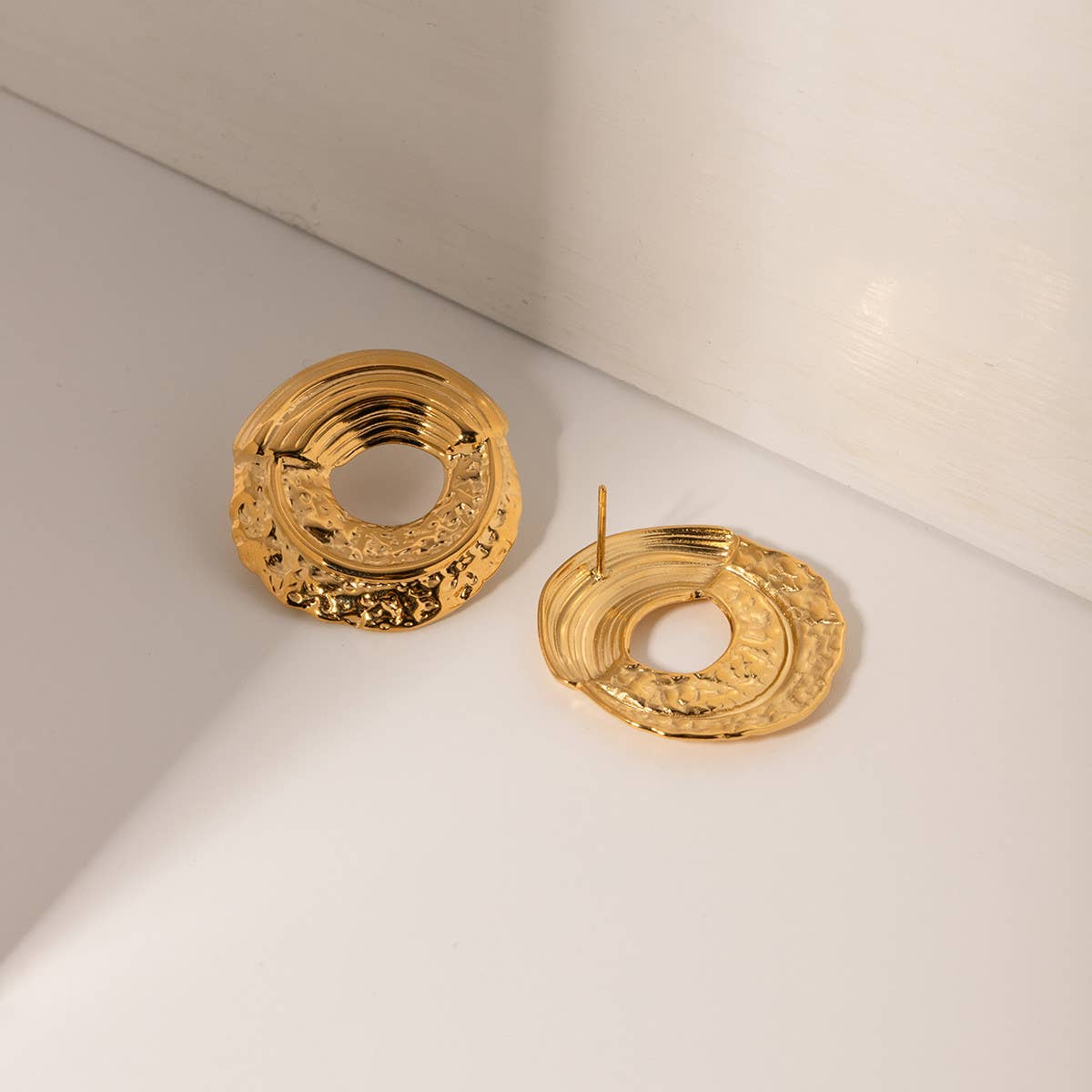 NEW STYLE PLEATED HAMMERED ROUND HOLLOW EARRINGS_CWAHA0893