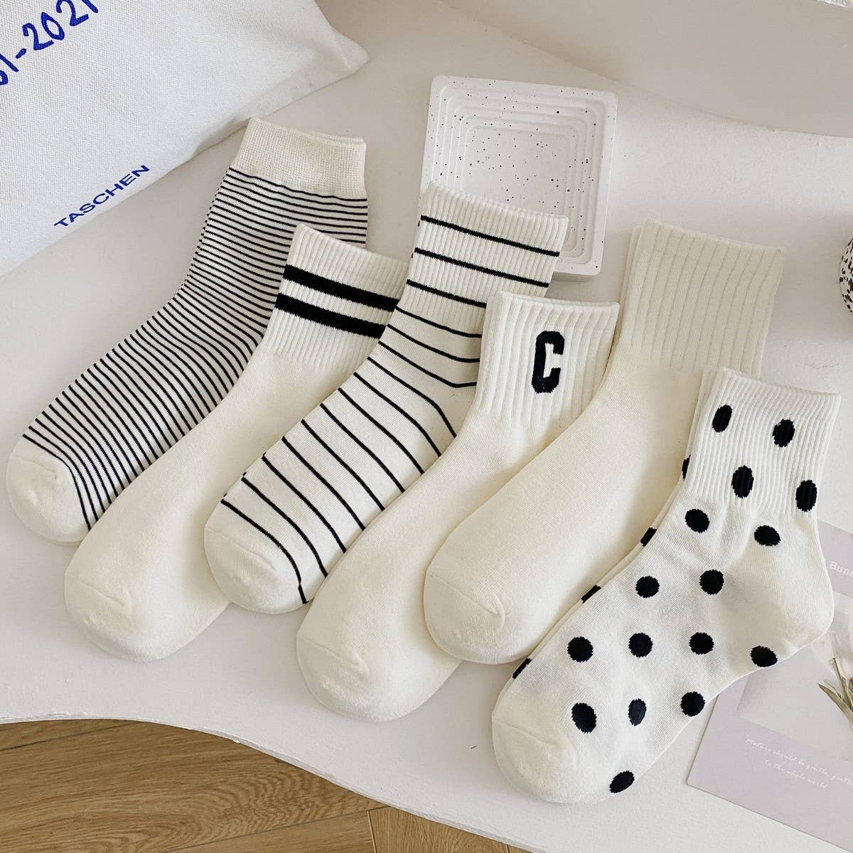 WOMEN'S NEW WHITE STRIPED POLKA DOT MID-CALF SOCKS