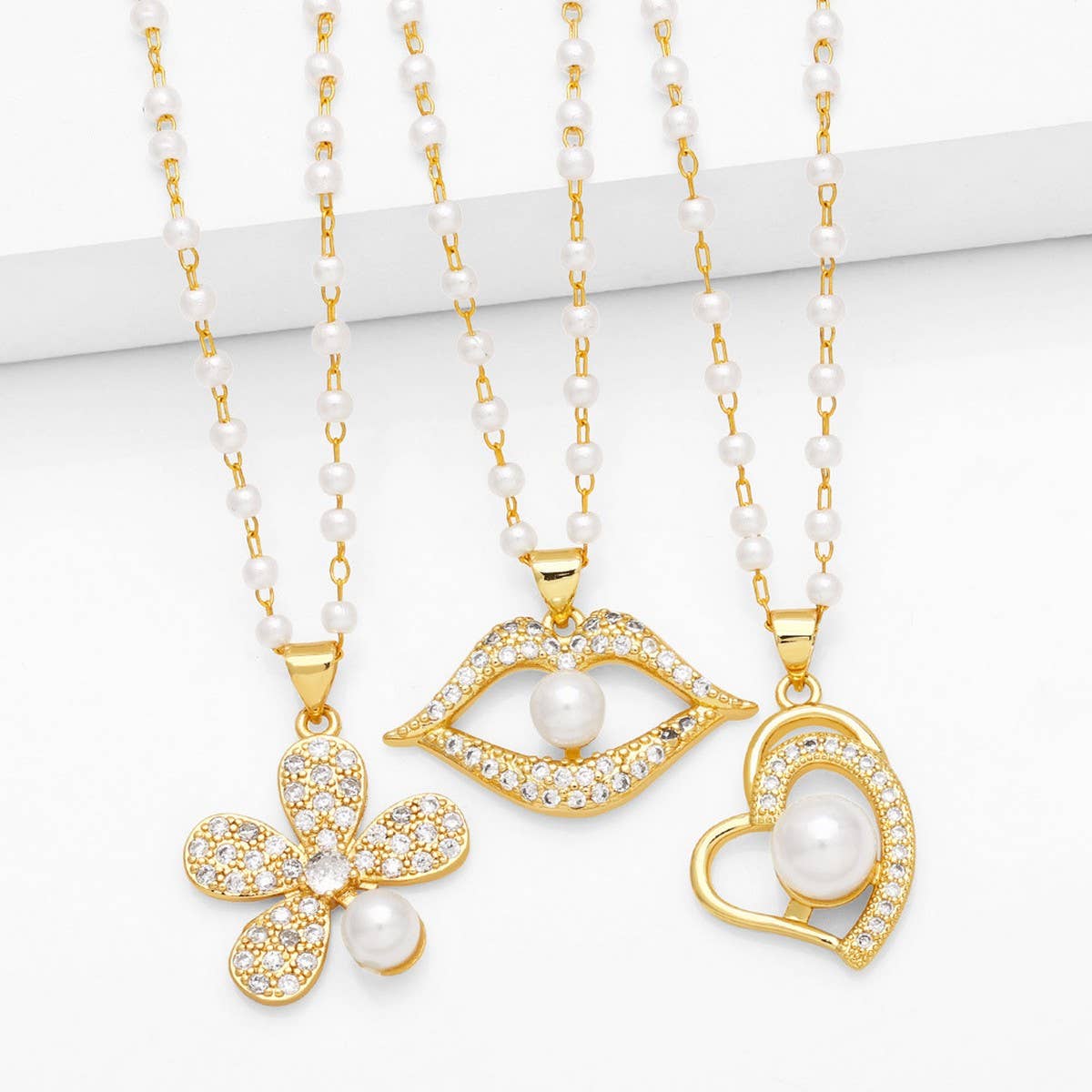 FASHIONABLE DIAMOND INLAID FLOWER PEARL NECKLACE