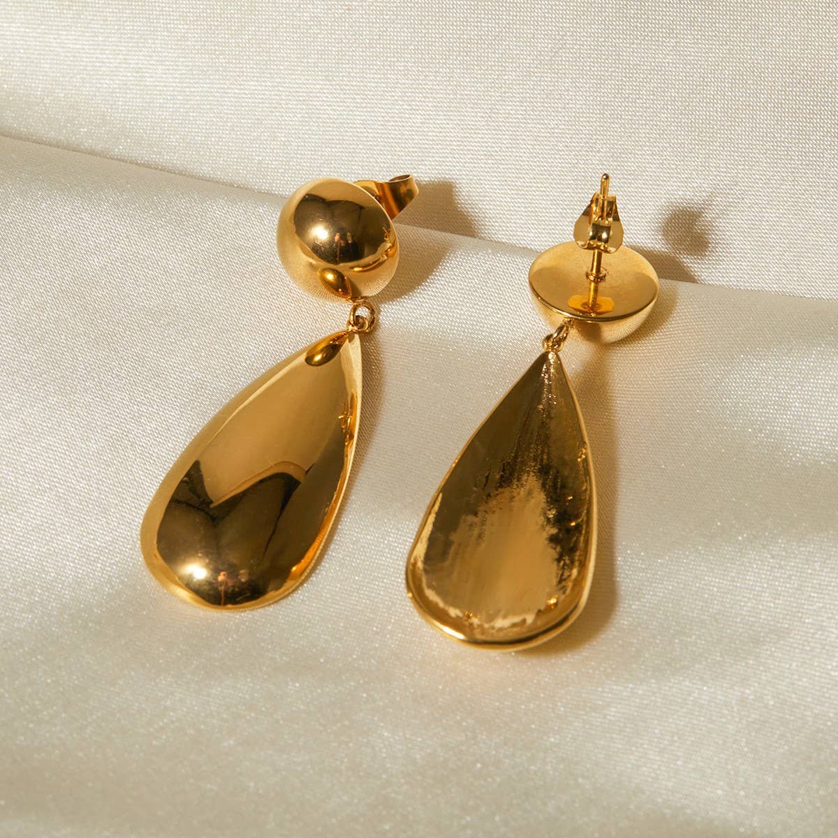 18K GOLD STAINLESS STEEL TEARDROP EARRINGS_CWASC1681