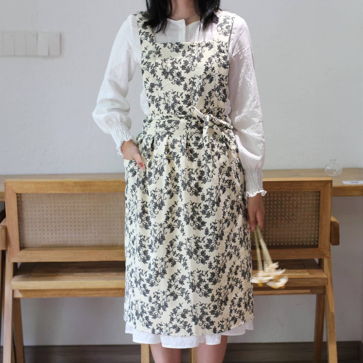 SIMPLE AND ELEGANT CORDUROY MATERIAL THICK APRON