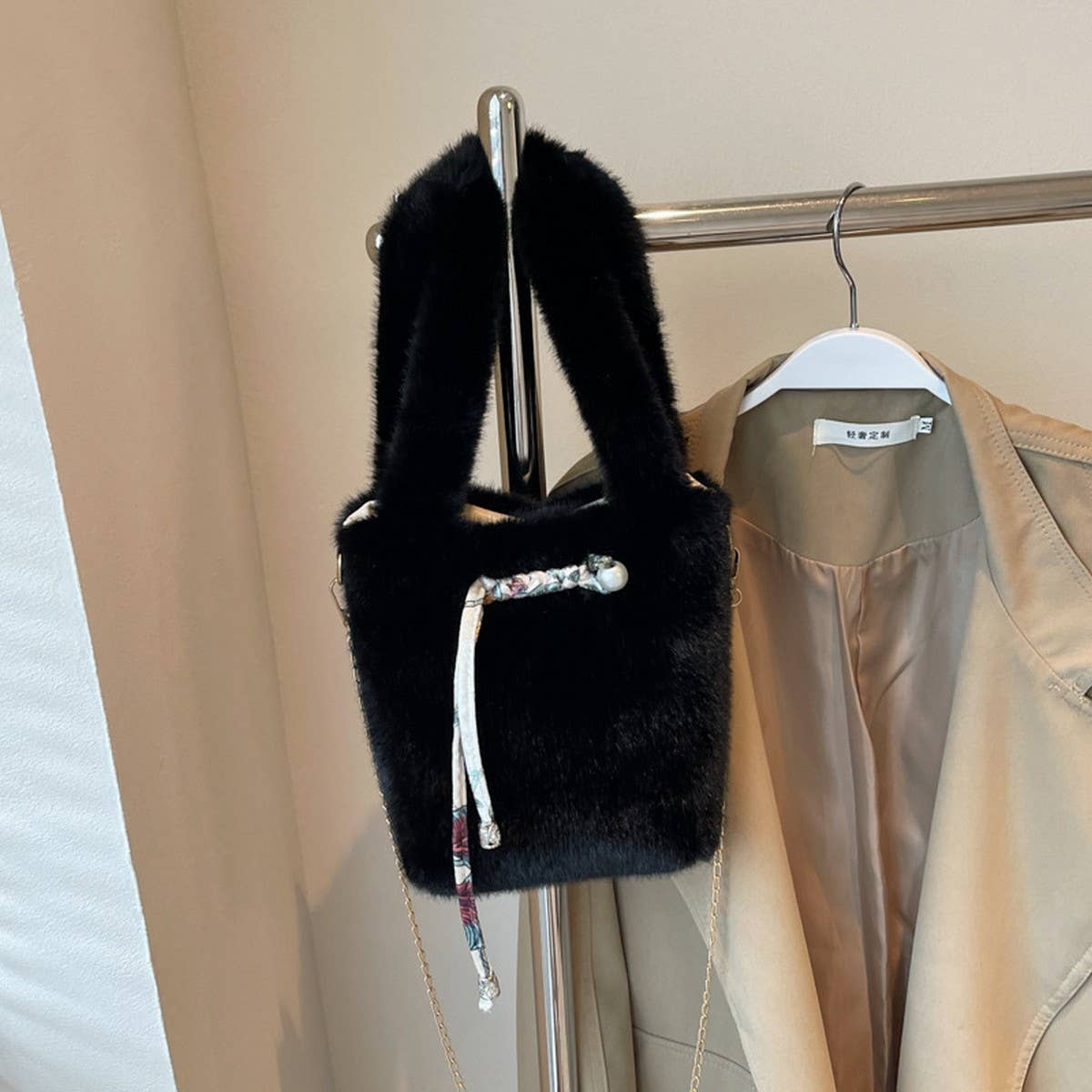 WINTER SHOULDER CROSSBODY PLUSH BUCKET BAG_CWAB3983