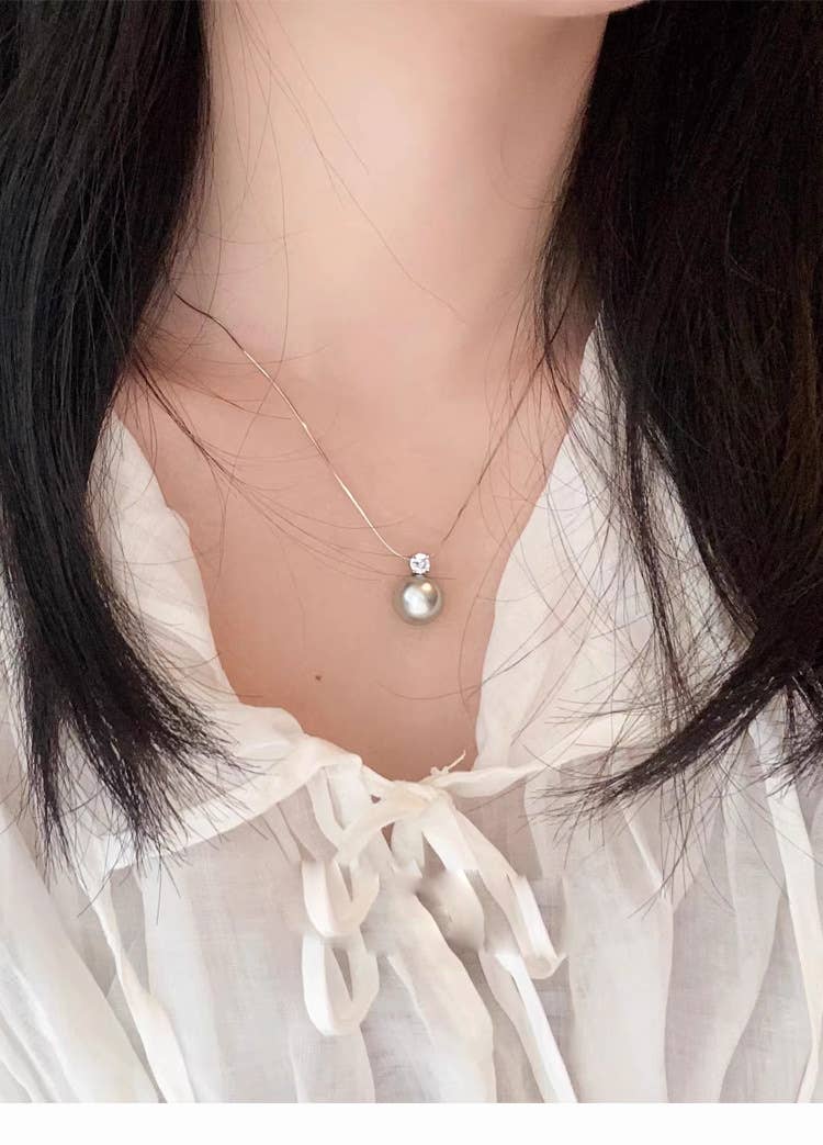 A niche high-end and versatile pearl necklace