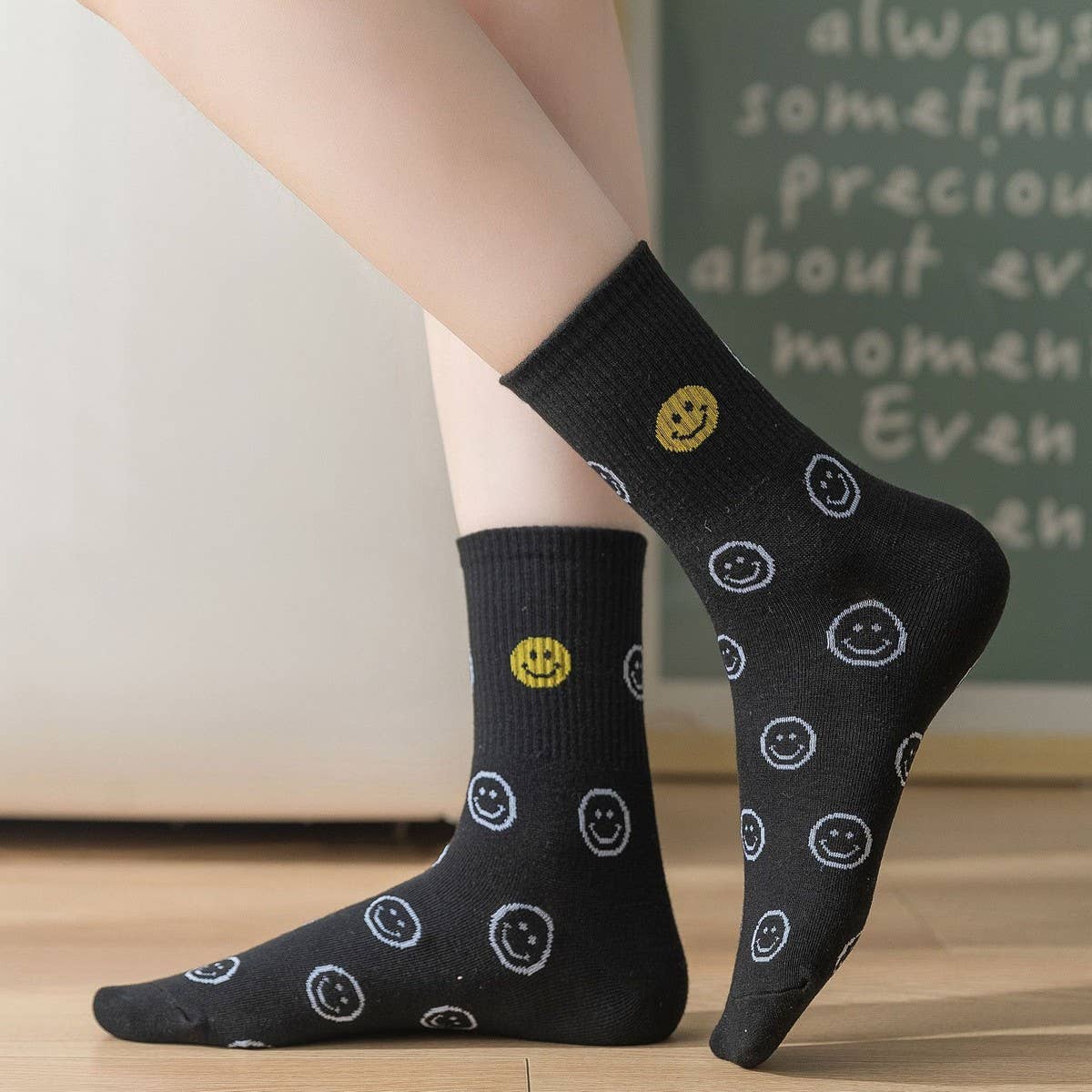 CARTOON BLACK AND WHITE SMILING FACE WOMEN'S SOCKS_CWMS1415