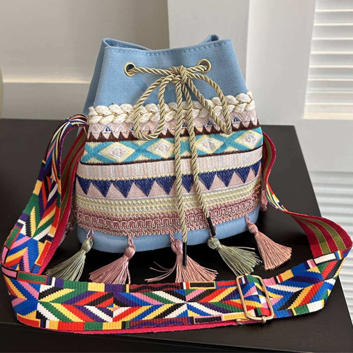 RETRO EMBROIDERED TASSEL SHOULDER BAG_CWAB1689