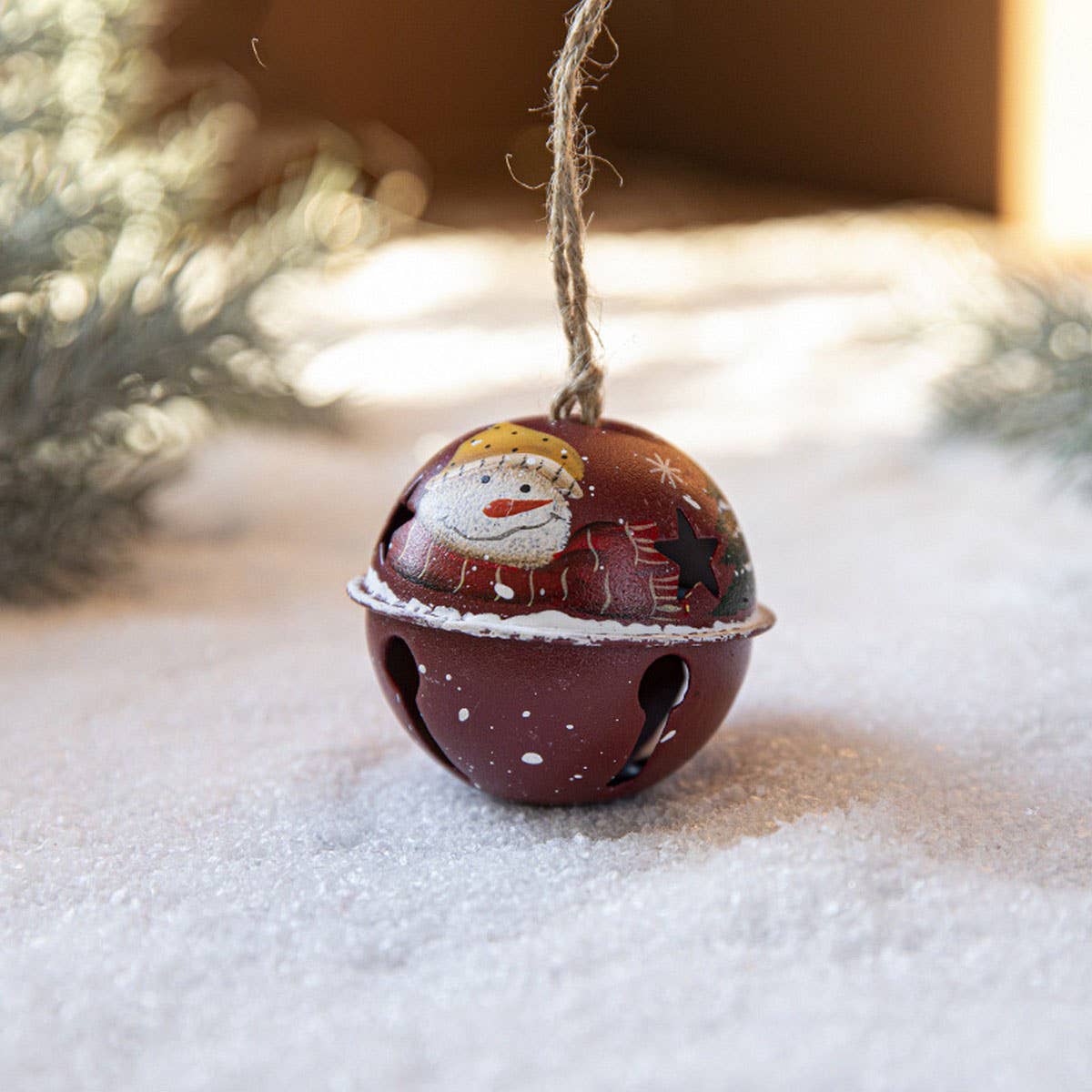 CWMM10372_CHRISTMAS SANTA PAINTED IRON BELL DOOR ORNAMENTS