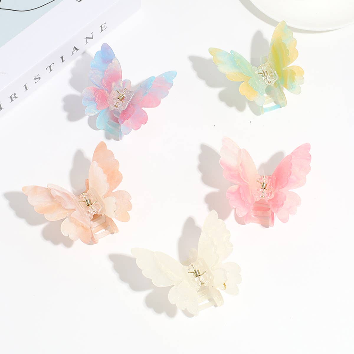 DOUBLE-LAYER BUTTERFLY GRADIENT PEARL HAIRPIN
